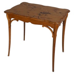 Mesa de centro francesa de estilo Gallè con incrustaciones de madera, década de 1910