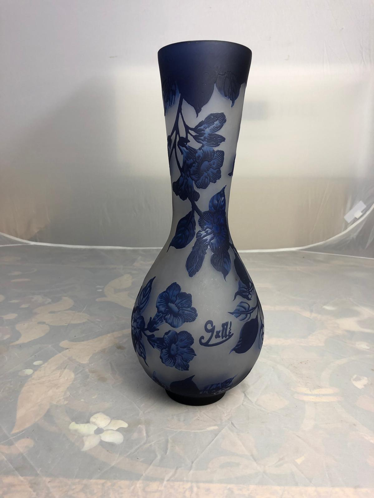 French Gallé Vase, Art Deco Nouveau Cameo Style, 20th Century For Sale 1