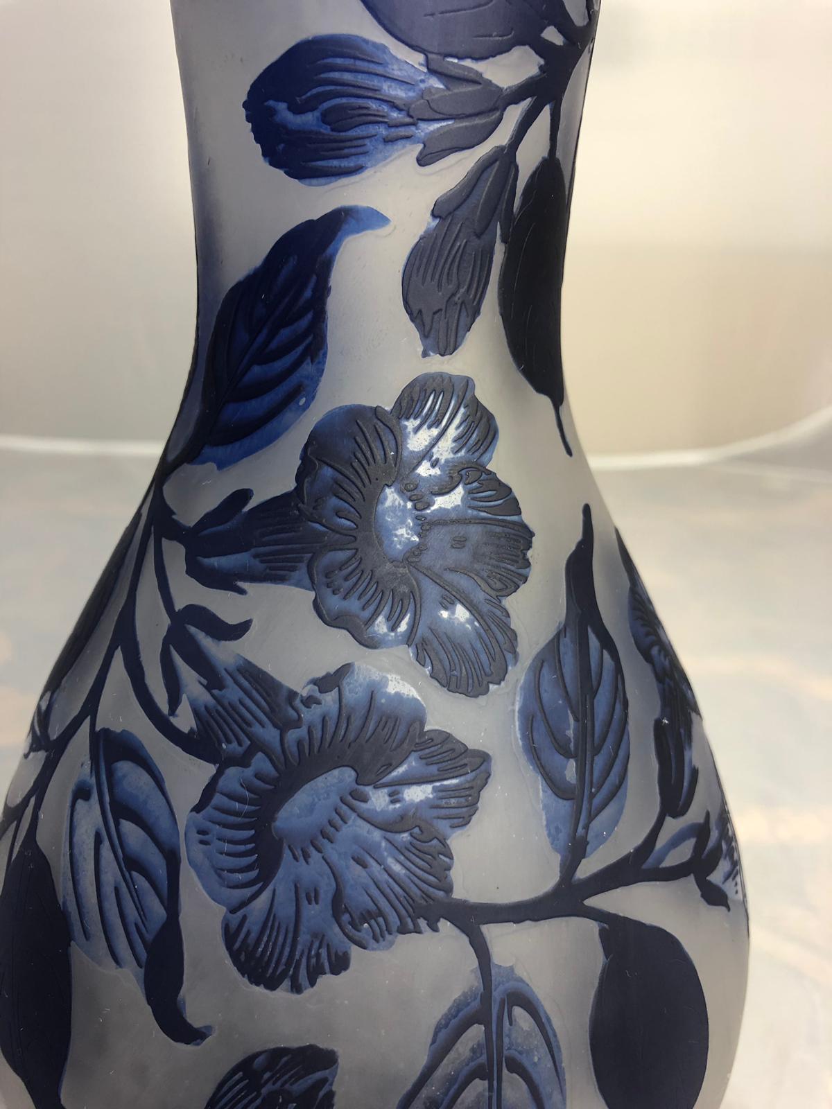 French Gallé Vase, Art Deco Nouveau Cameo Style, 20th Century For Sale 2