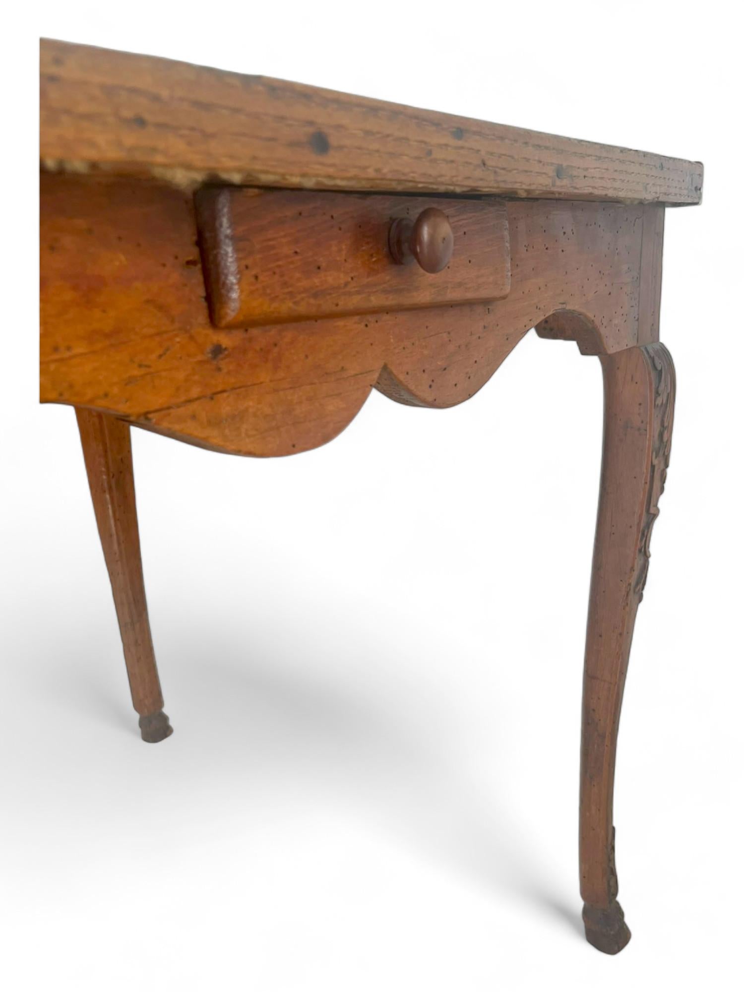 Table à jeux / milieu / cabaret / Table d'appoint en noyer - Louis XV France 18ème en vente 10