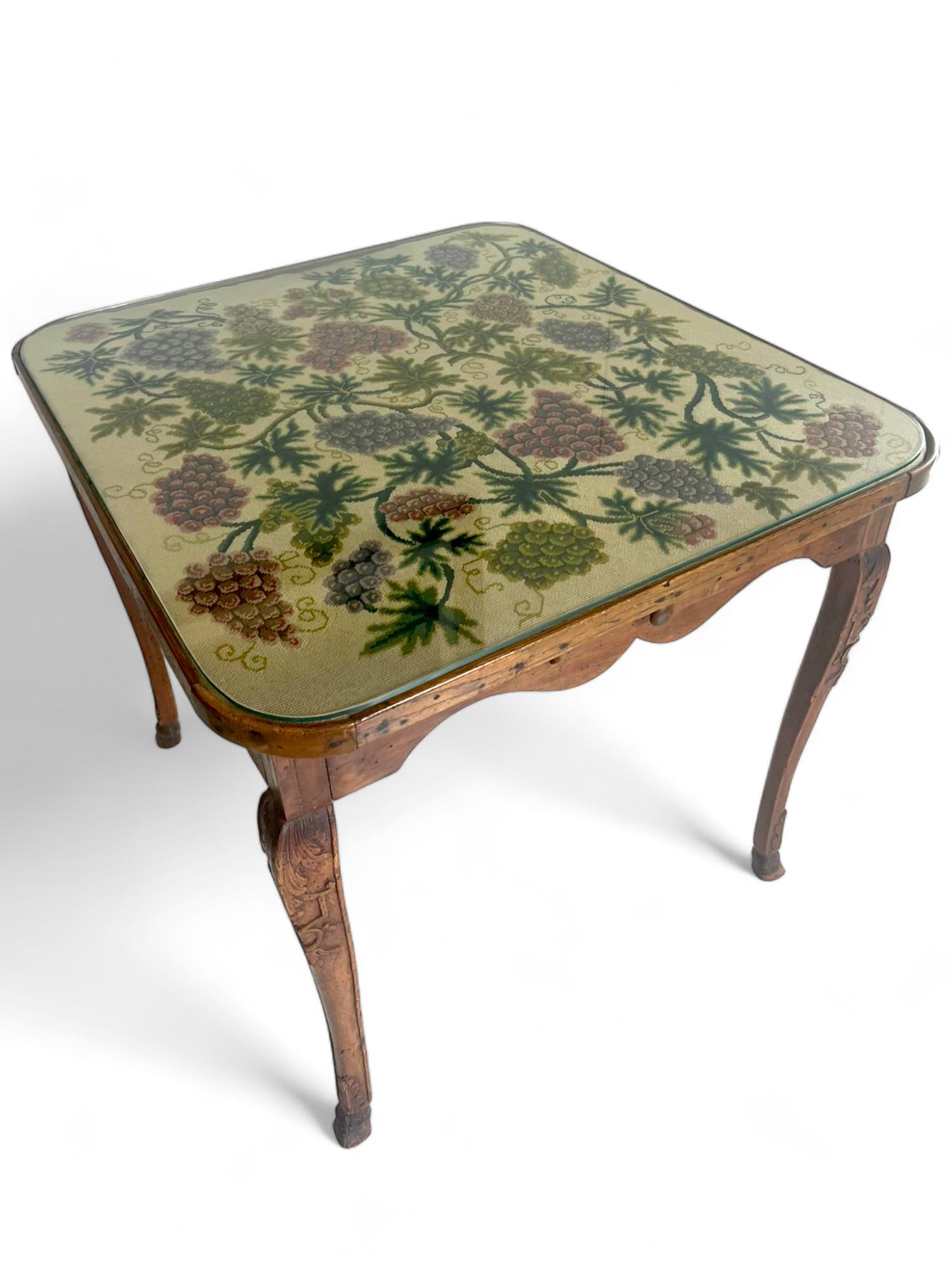 Table à jeux / milieu / cabaret / Table d'appoint en noyer - Louis XV France 18ème en vente 12