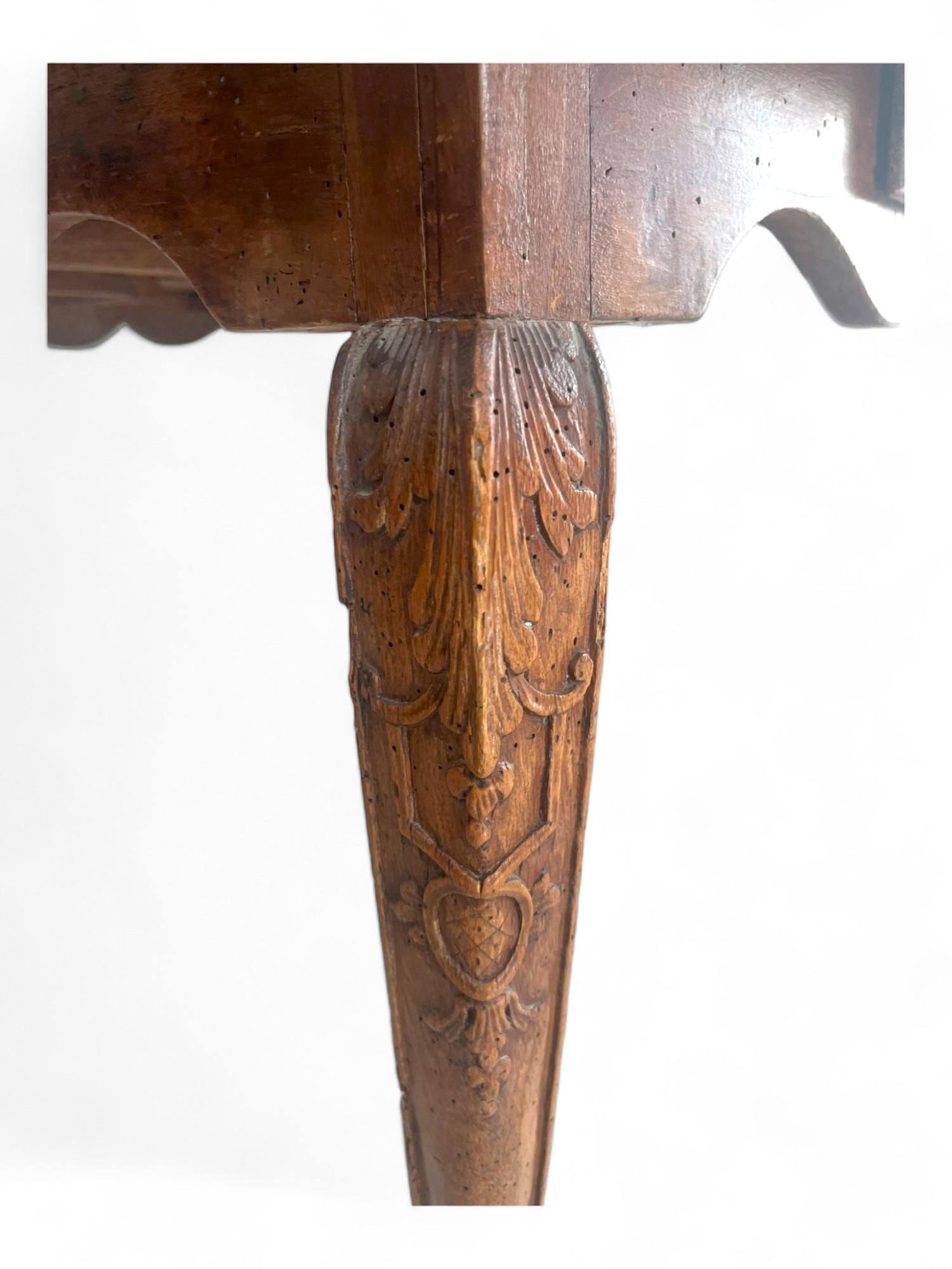 Table à jeux / milieu / cabaret / Table d'appoint en noyer - Louis XV France 18ème en vente 2