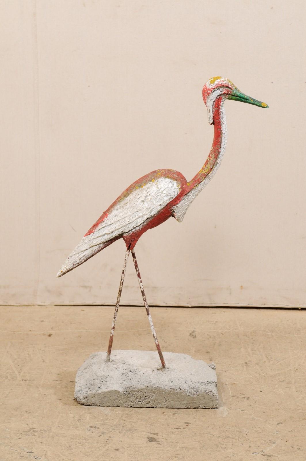 20ième siècle Statue d'oiseau de jardin français représentant une grue qui marche, debout en vente