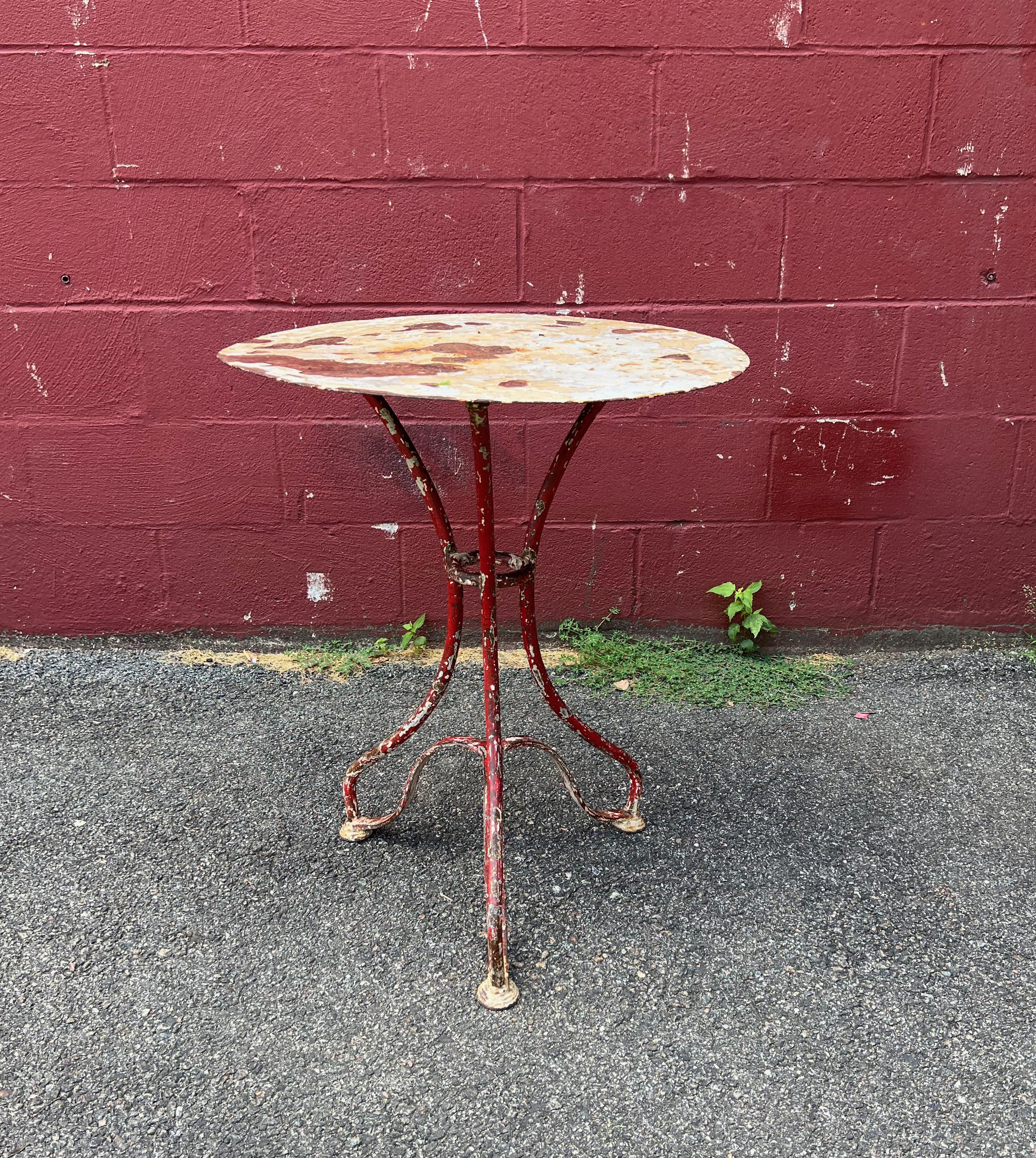 French Garden Bistro Table in Distressed Paint In Distressed Condition For Sale In Buchanan, NY