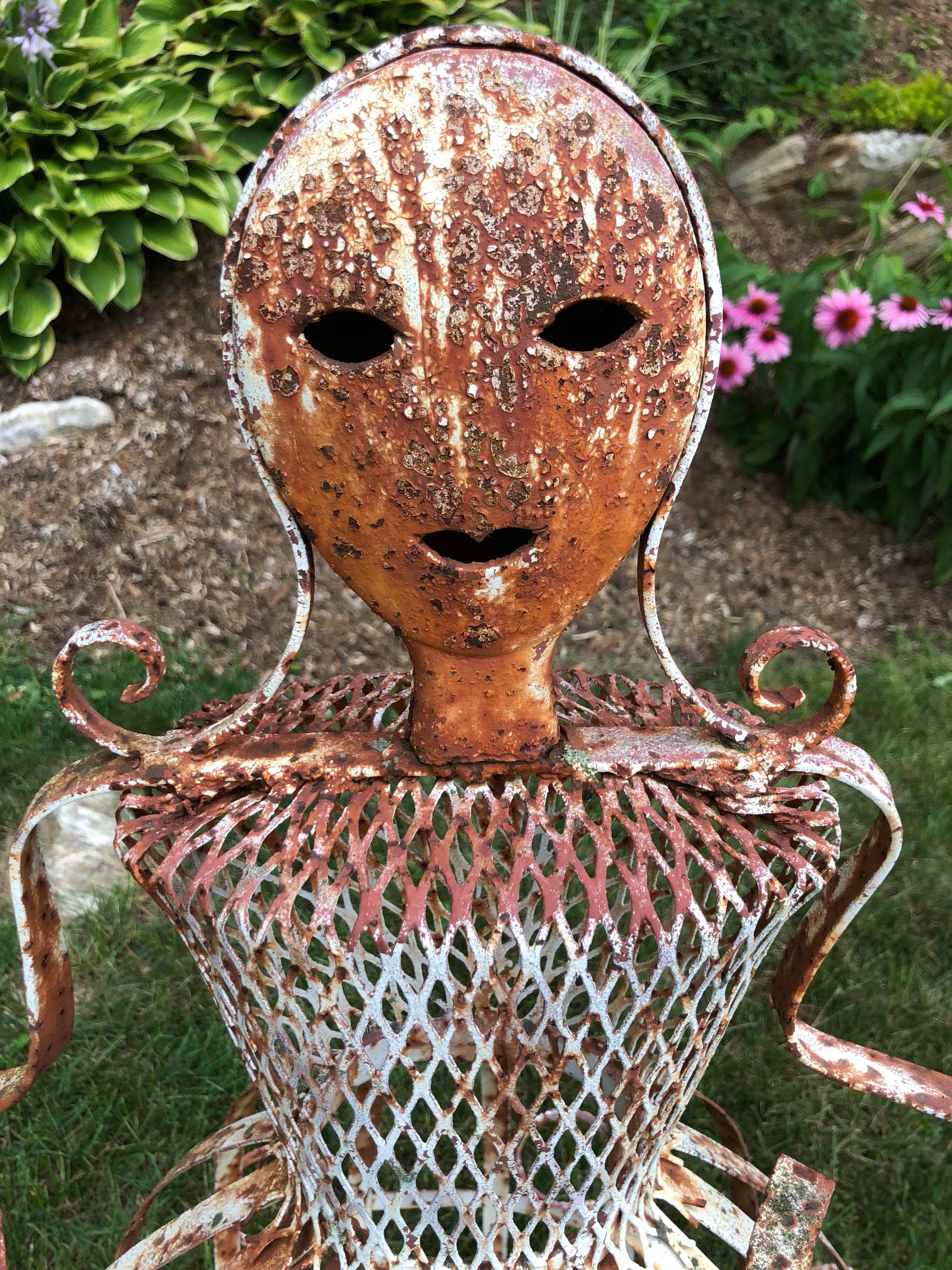 French Garden Planter in the Shape of a Maiden In Good Condition In Redding, CT