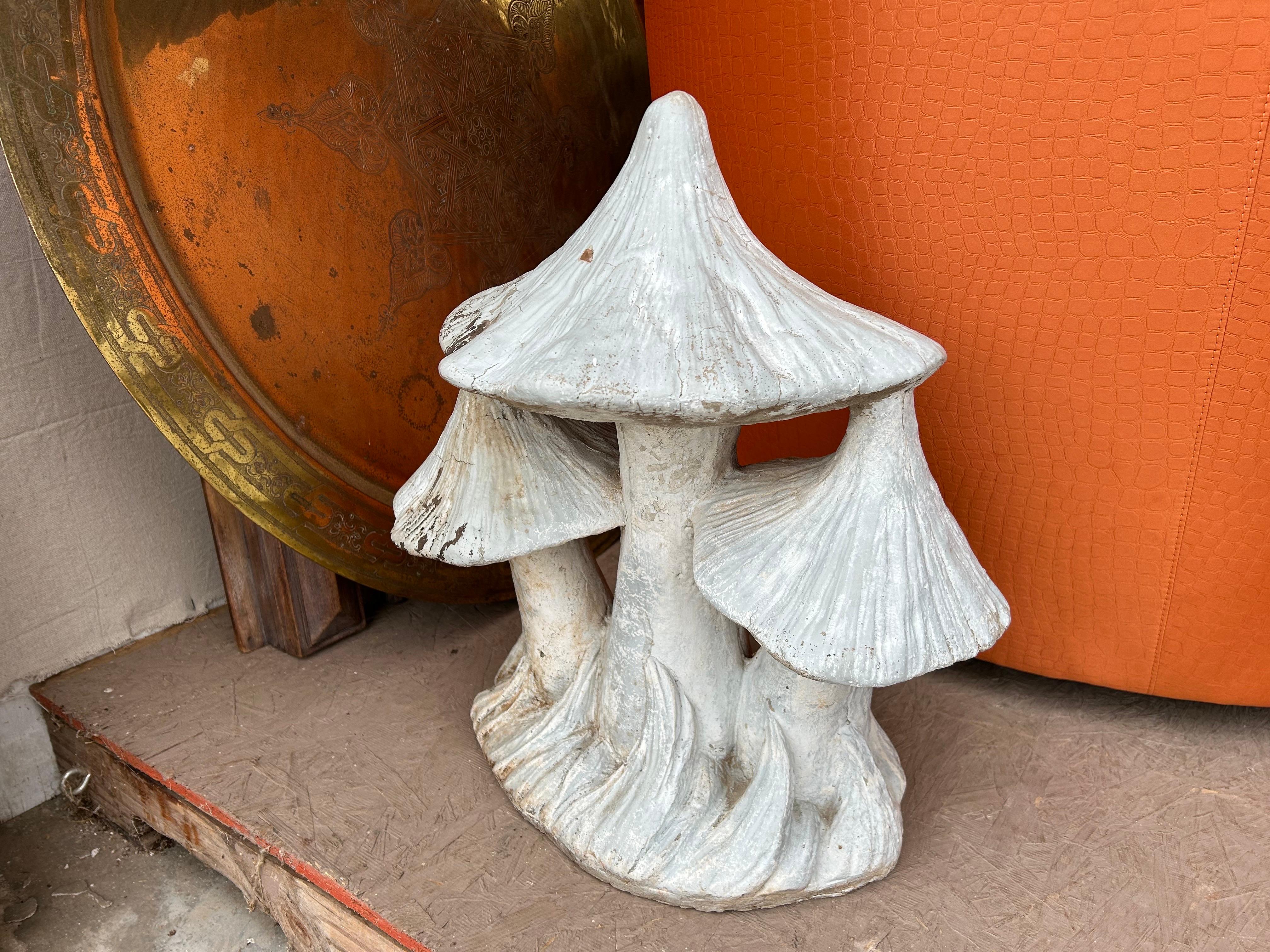 Sculpture de jardin française de champignons en vente 1