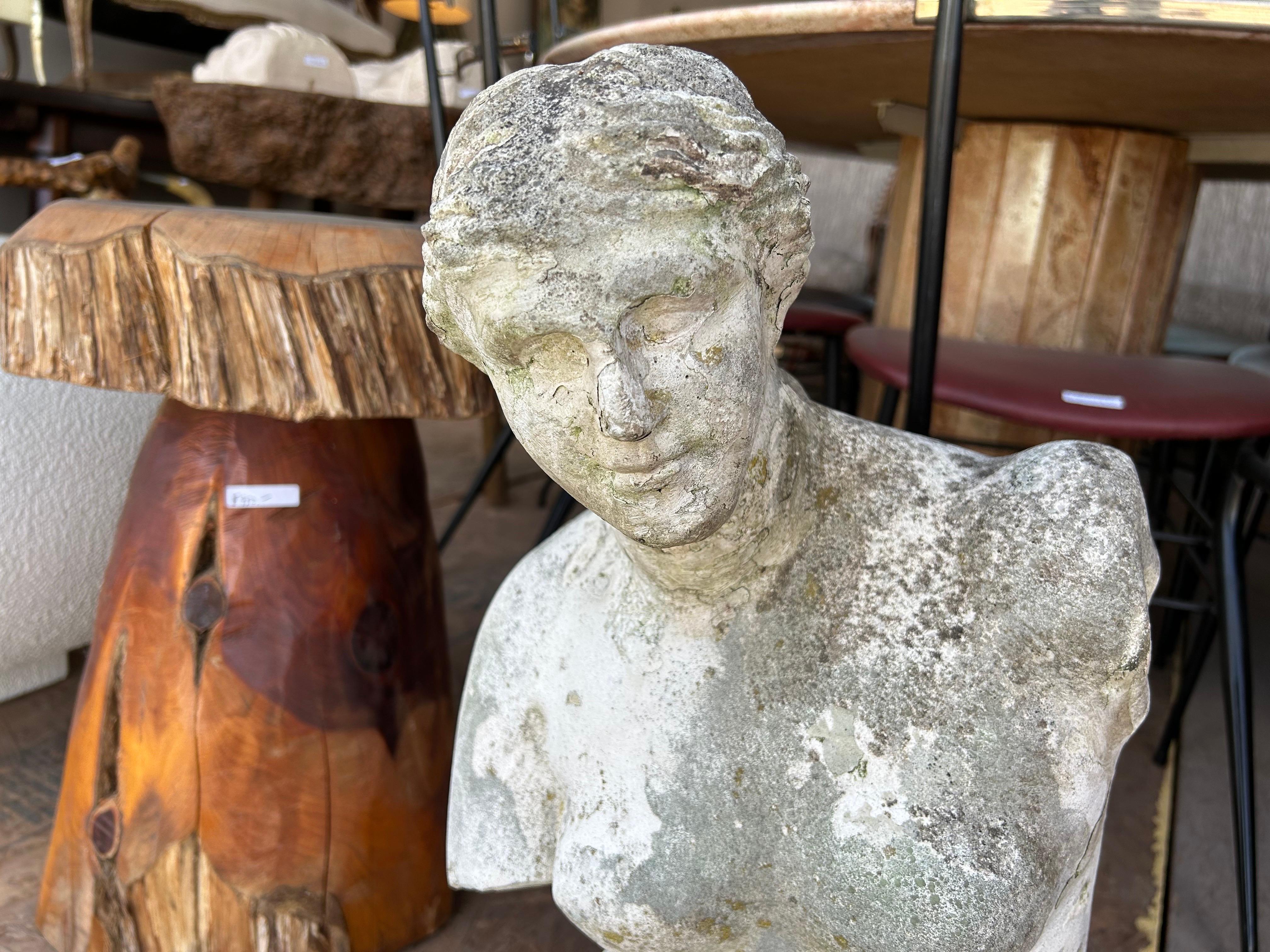 Estatua de Venus en el Jardín Francés principios del siglo XX en venta