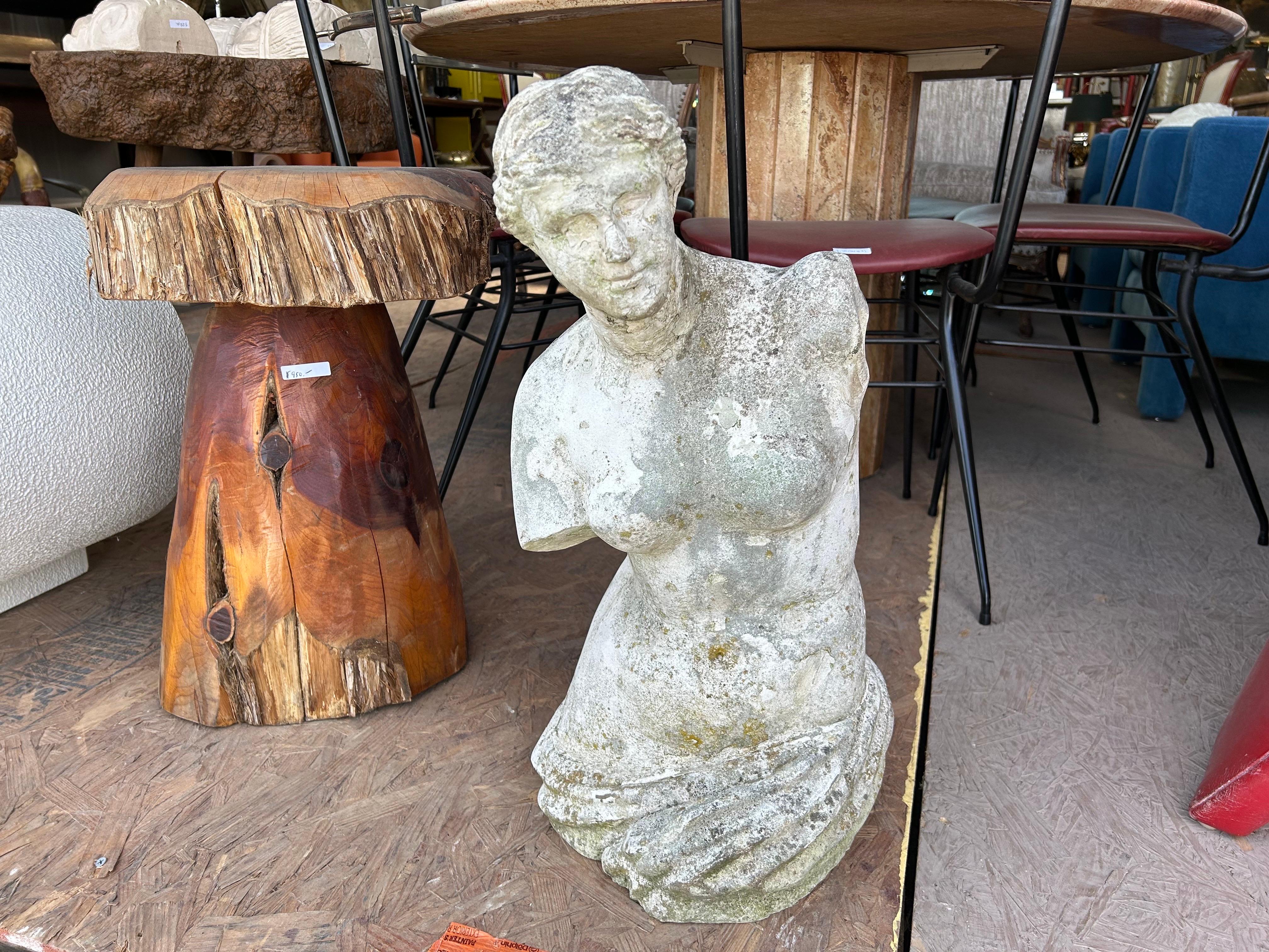 Estatua de Venus en el Jardín Francés Concreto en venta