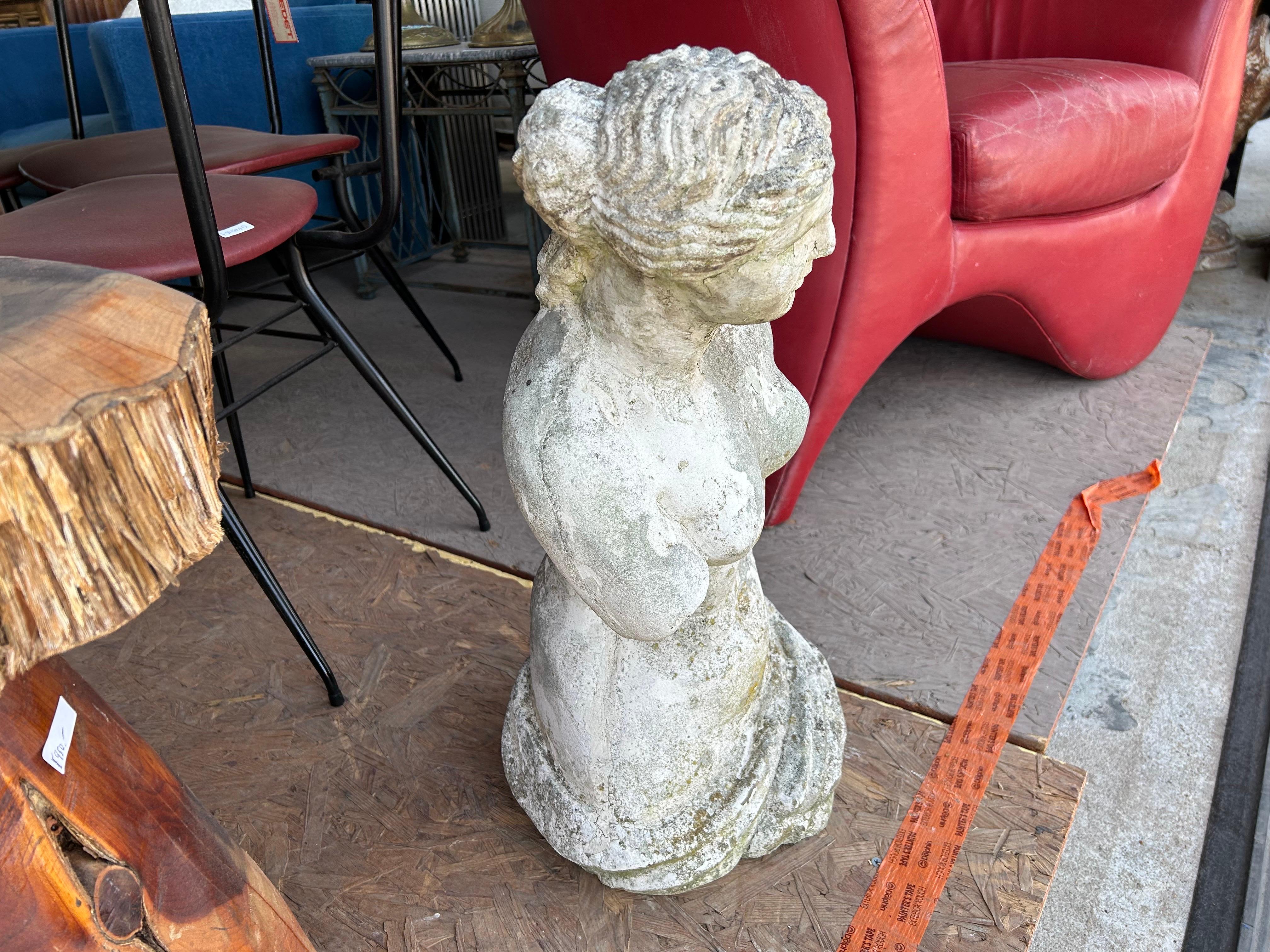 Estatua de Venus en el Jardín Francés en venta 1
