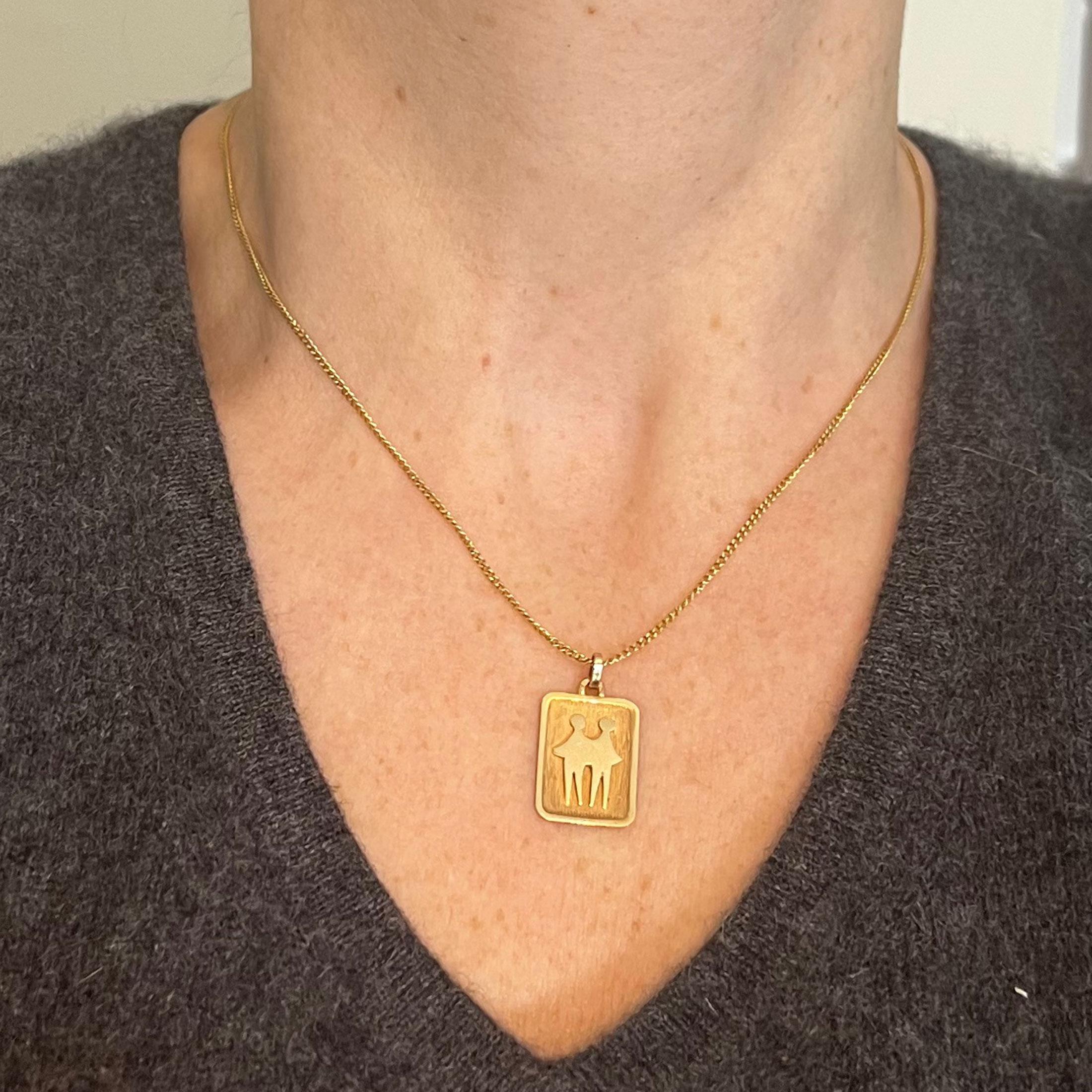 Women's or Men's French Gemini Starsign Zodiac 18K Yellow Gold Charm Medal Pendant For Sale