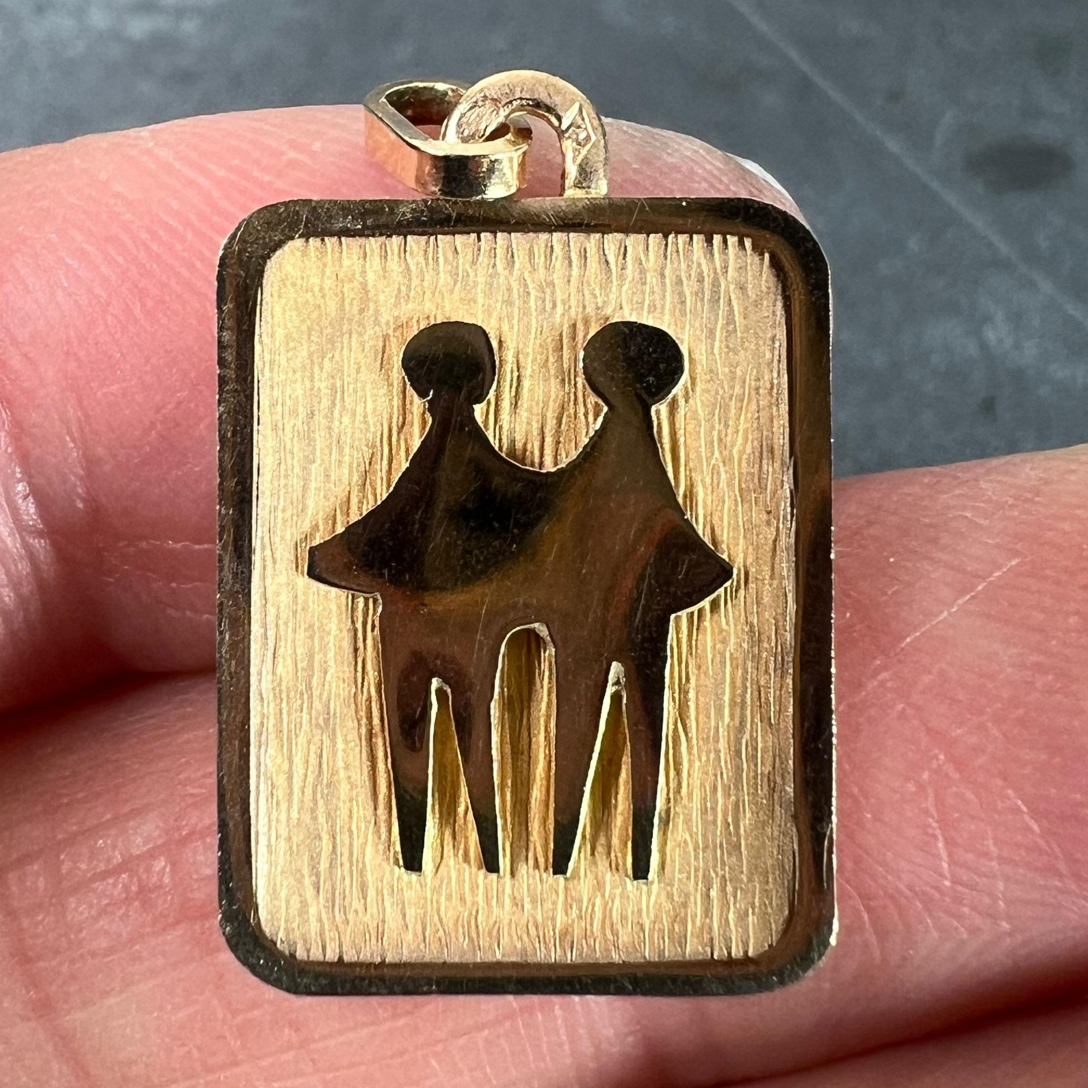 French Gemini Starsign Zodiac 18K Yellow Gold Charm Medal Pendant For Sale 1