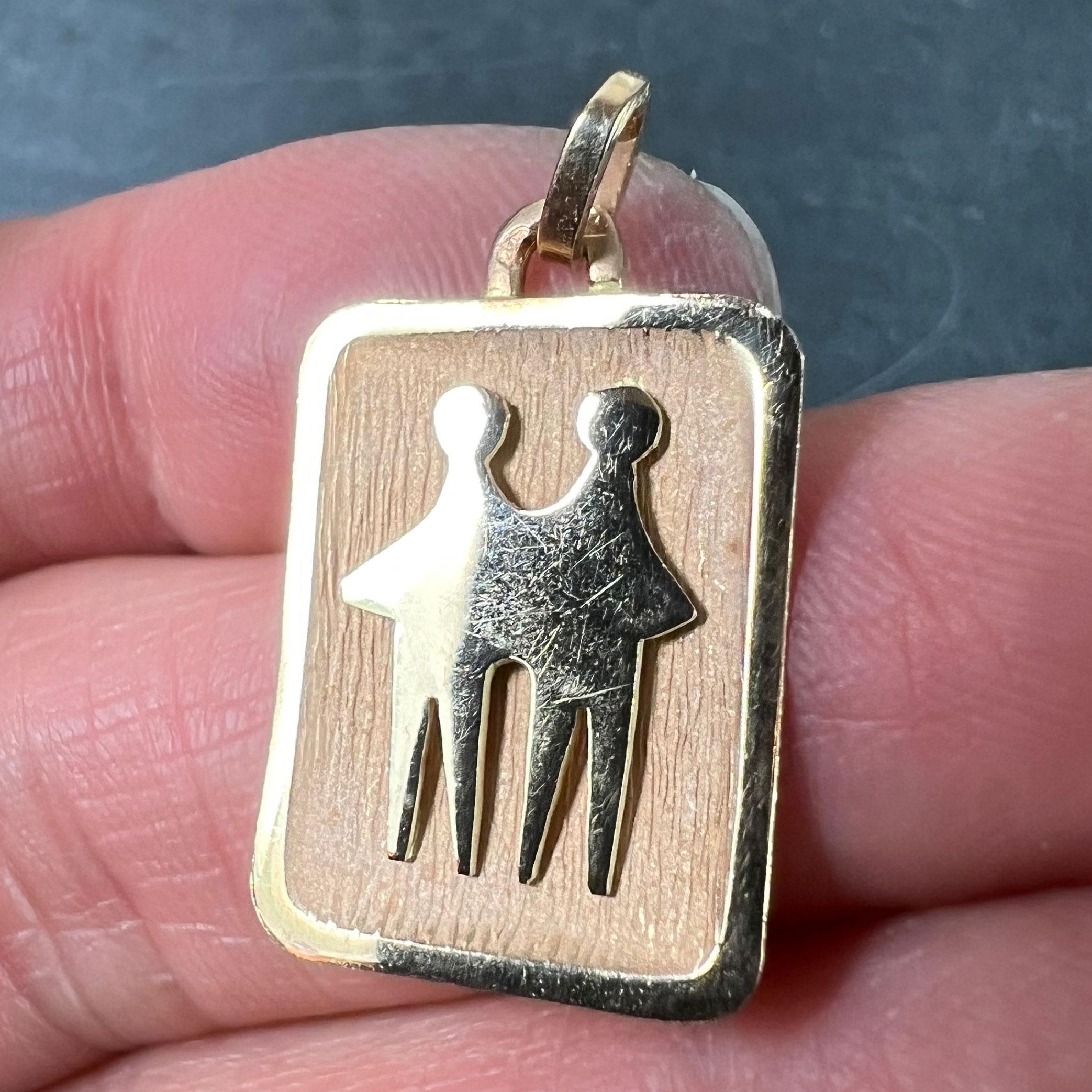 Ciondolo a forma di medaglia con charm in oro giallo 18 carati con segno zodiacale Gemelli francesi in vendita 2
