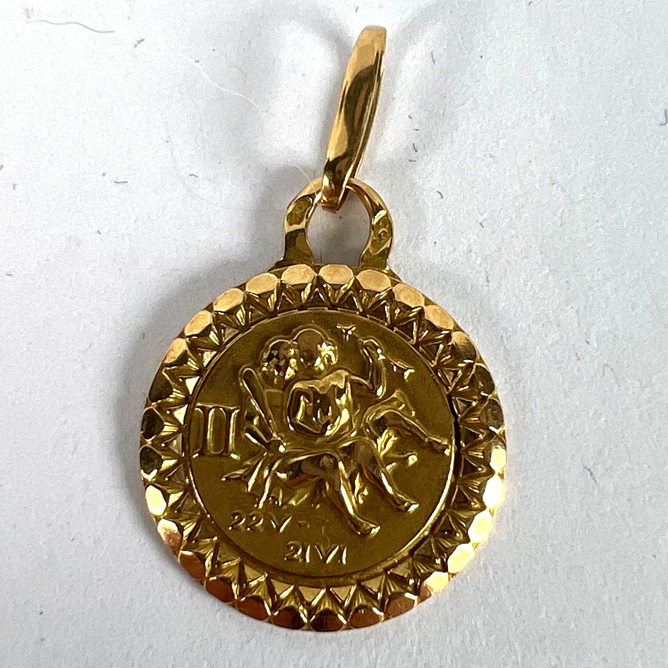 Colgante de oro amarillo de 18 quilates con el signo del zodiaco géminis francés Perroud en venta 8