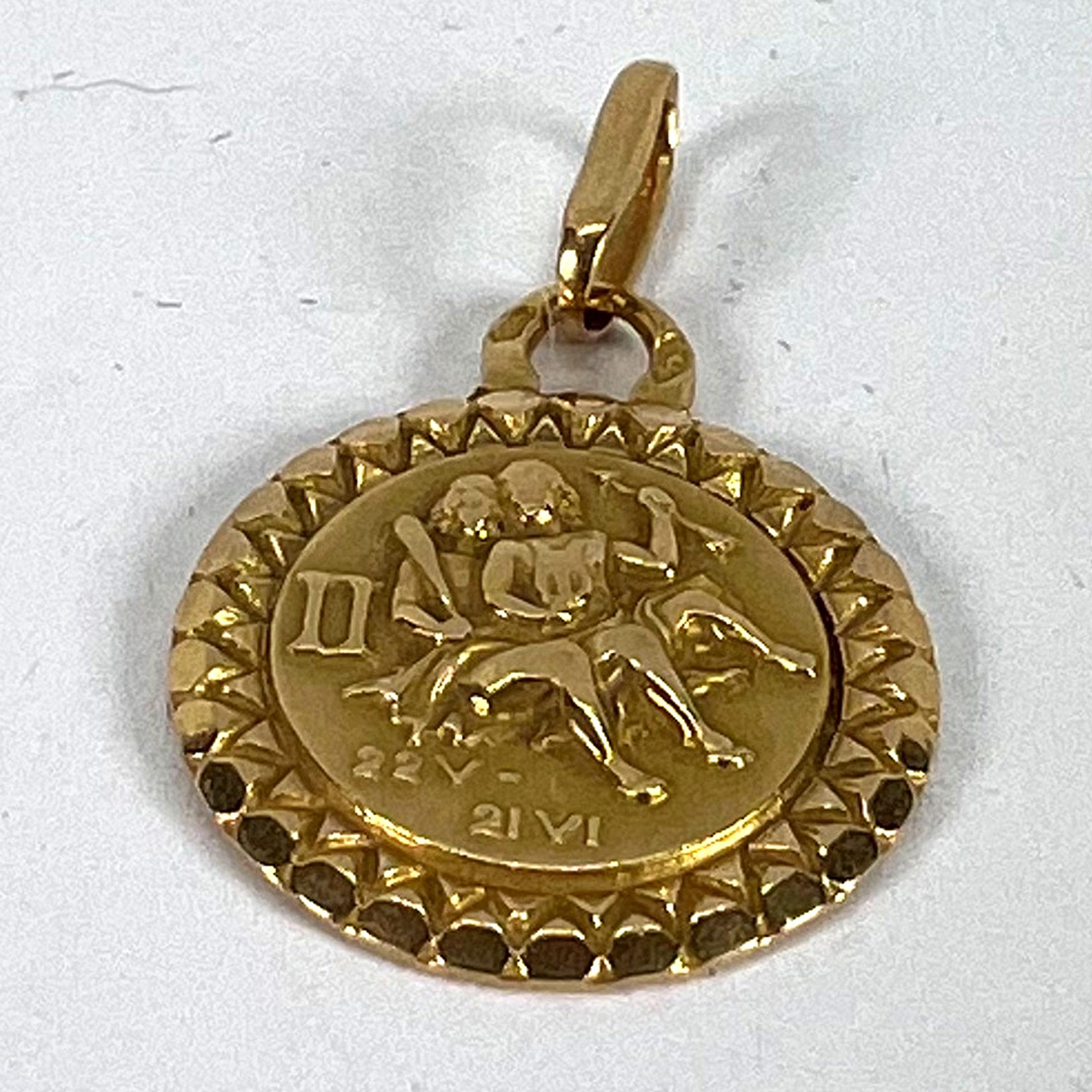 Colgante de oro amarillo de 18 quilates con el signo del zodiaco géminis francés Perroud en venta 10
