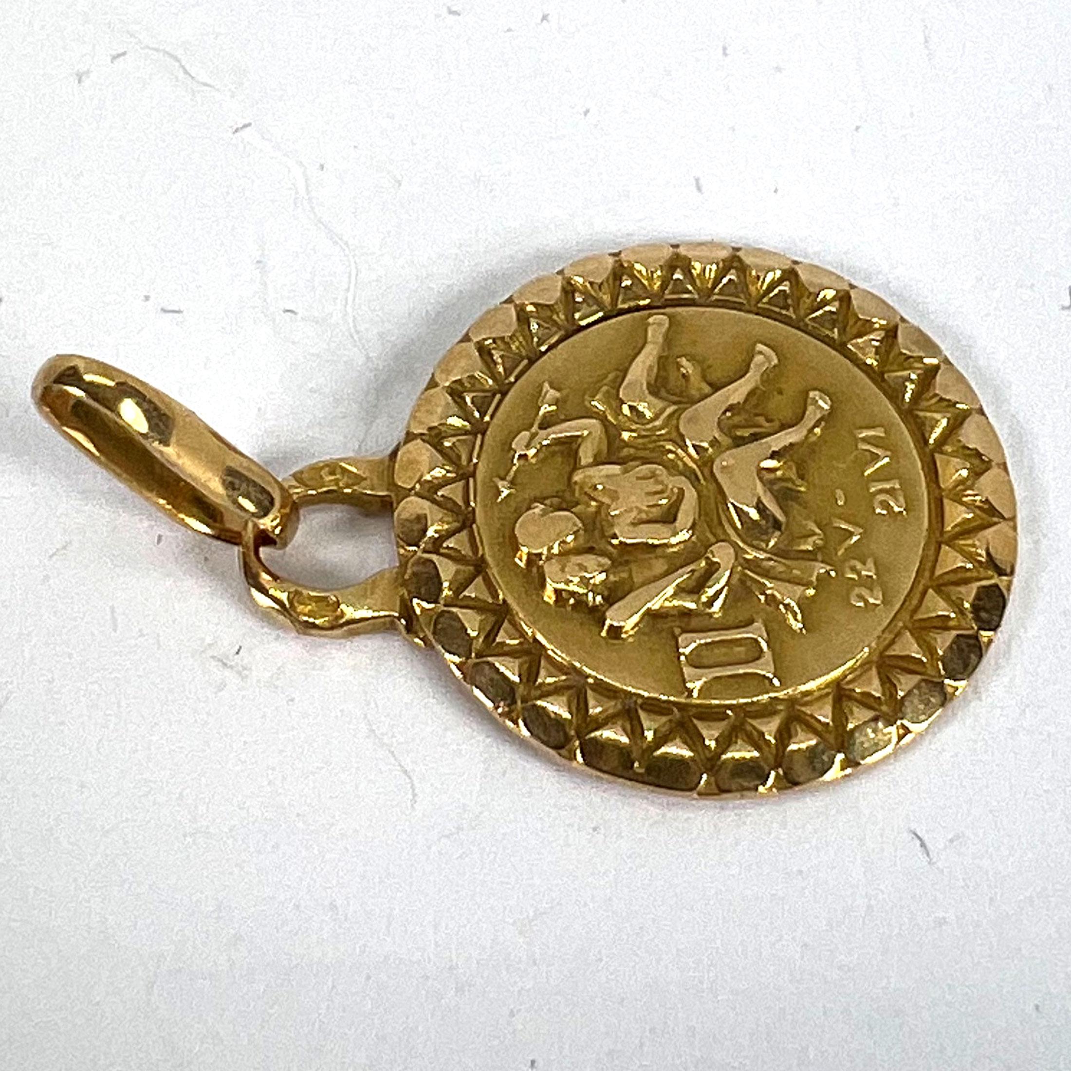 Colgante de oro amarillo de 18 quilates con el signo del zodiaco géminis francés Perroud en venta 11