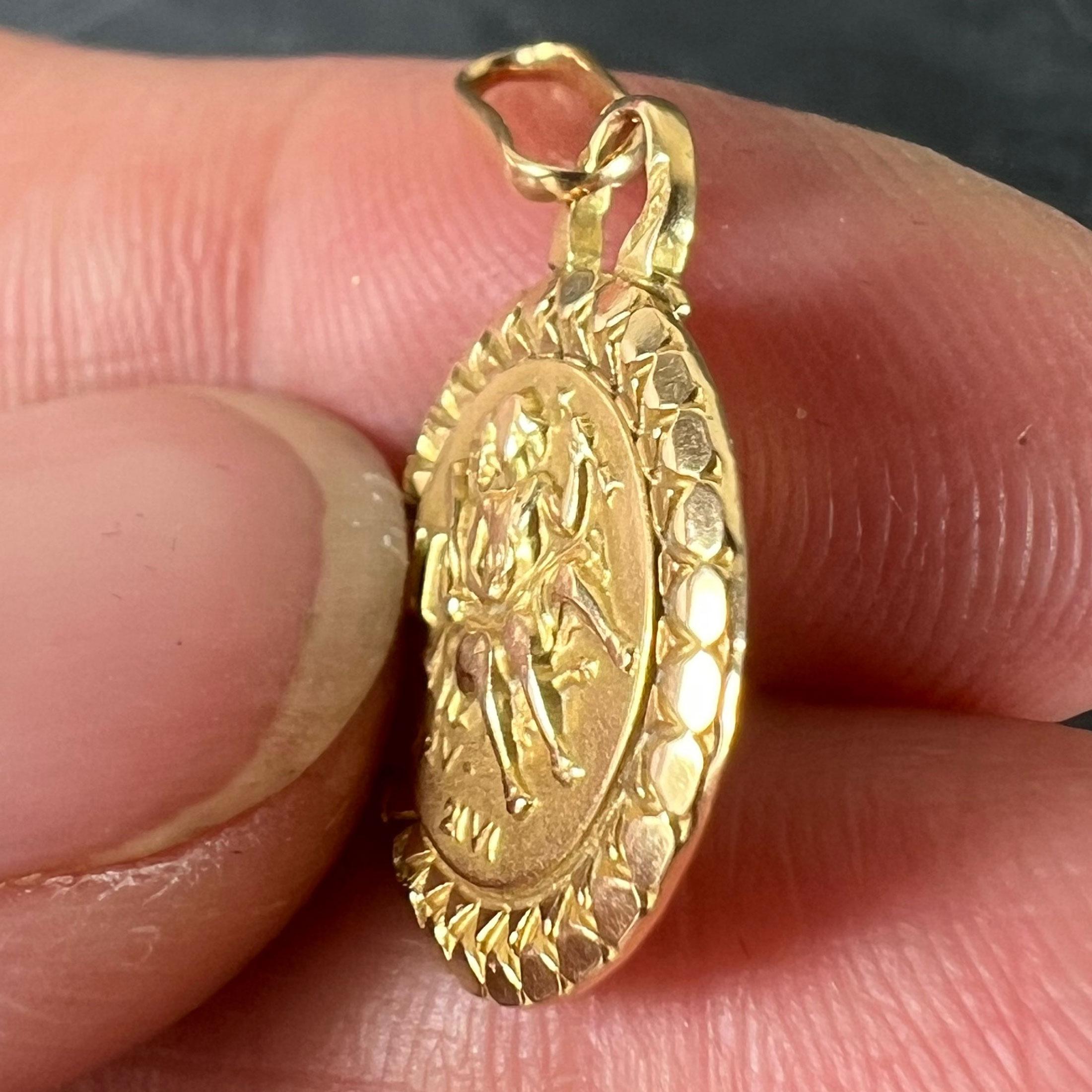 Colgante de oro amarillo de 18 quilates con el signo del zodiaco géminis francés Perroud en venta 3