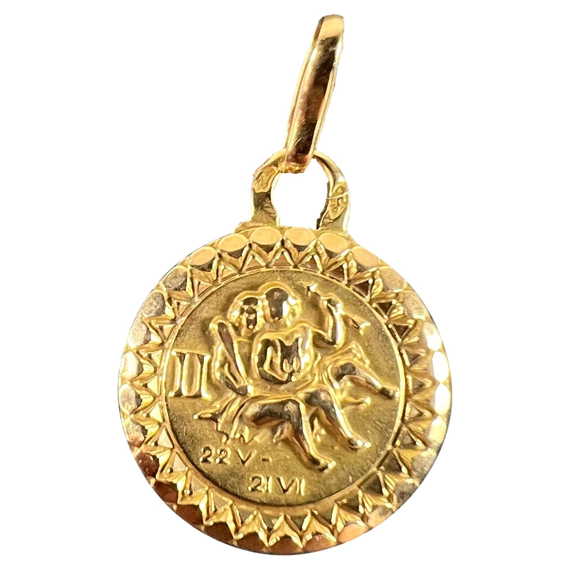 Colgante de oro amarillo de 18 quilates con el signo del zodiaco géminis francés Perroud