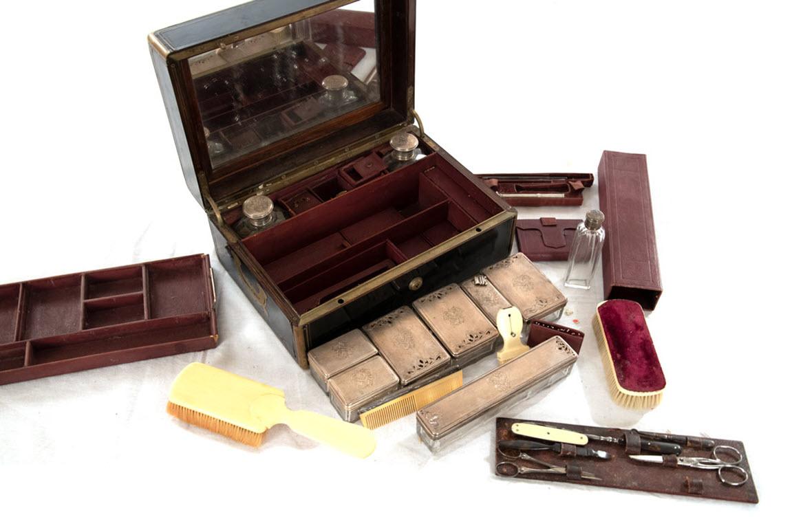Français Vanity Kit d'un gentleman français en sterling dans un coffret en ébène par Louis A Aucoc, circa 1865