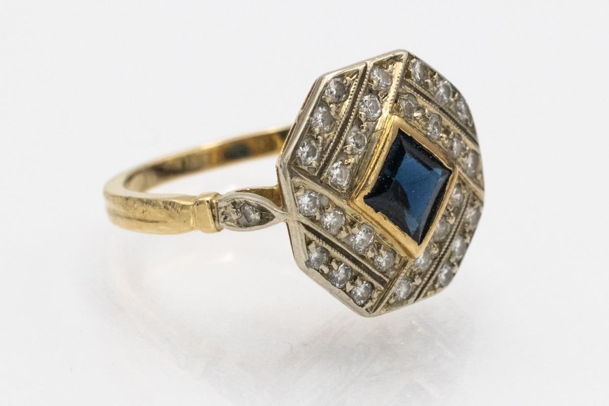 French geometric Art Deco ring with sapphire and diamonds, circa 1950s. For Sale 1