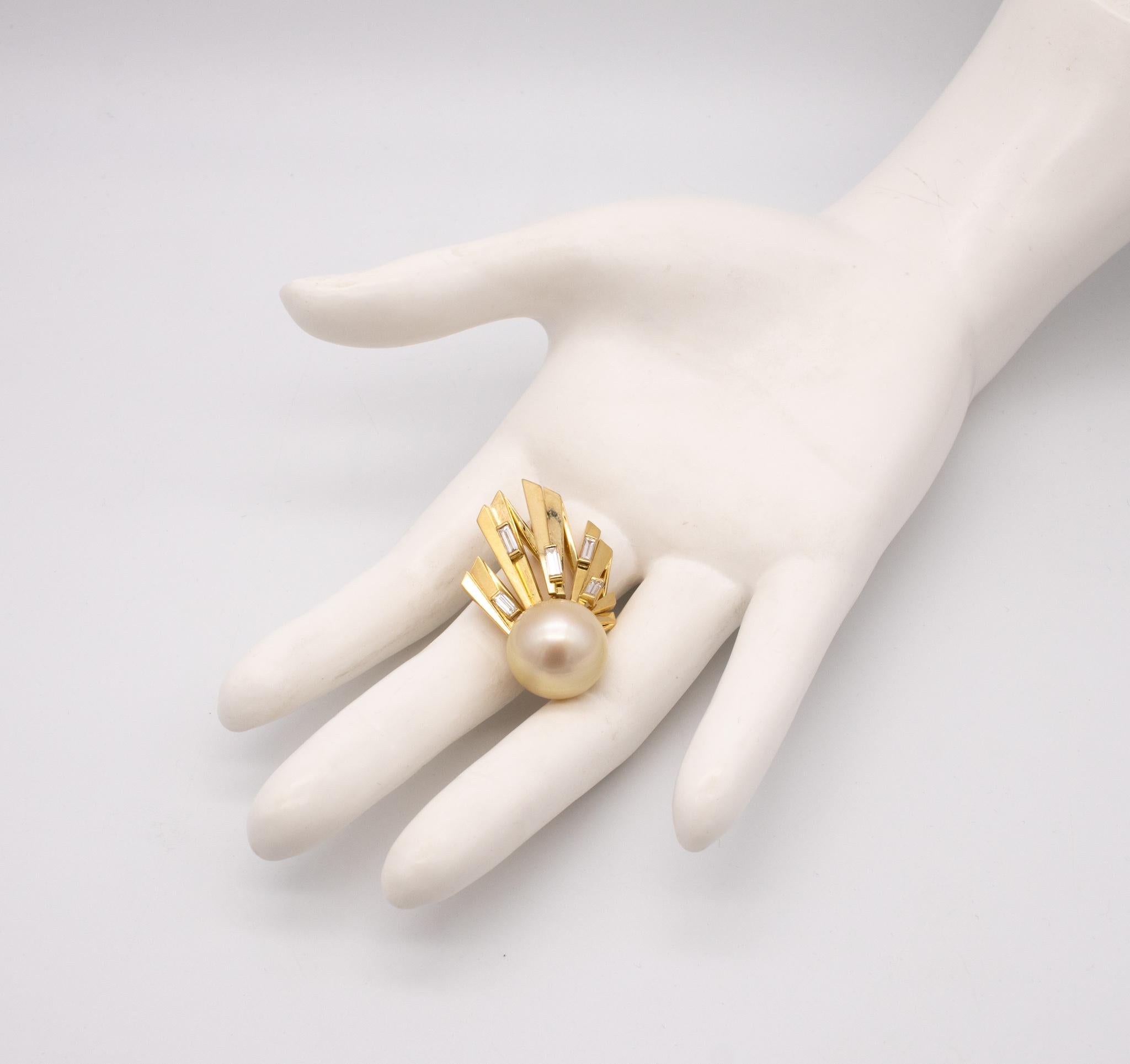 Moderniste Pendentif géométrique français en or jaune 18 carats avec diamants VS et perles des mers du Sud en vente