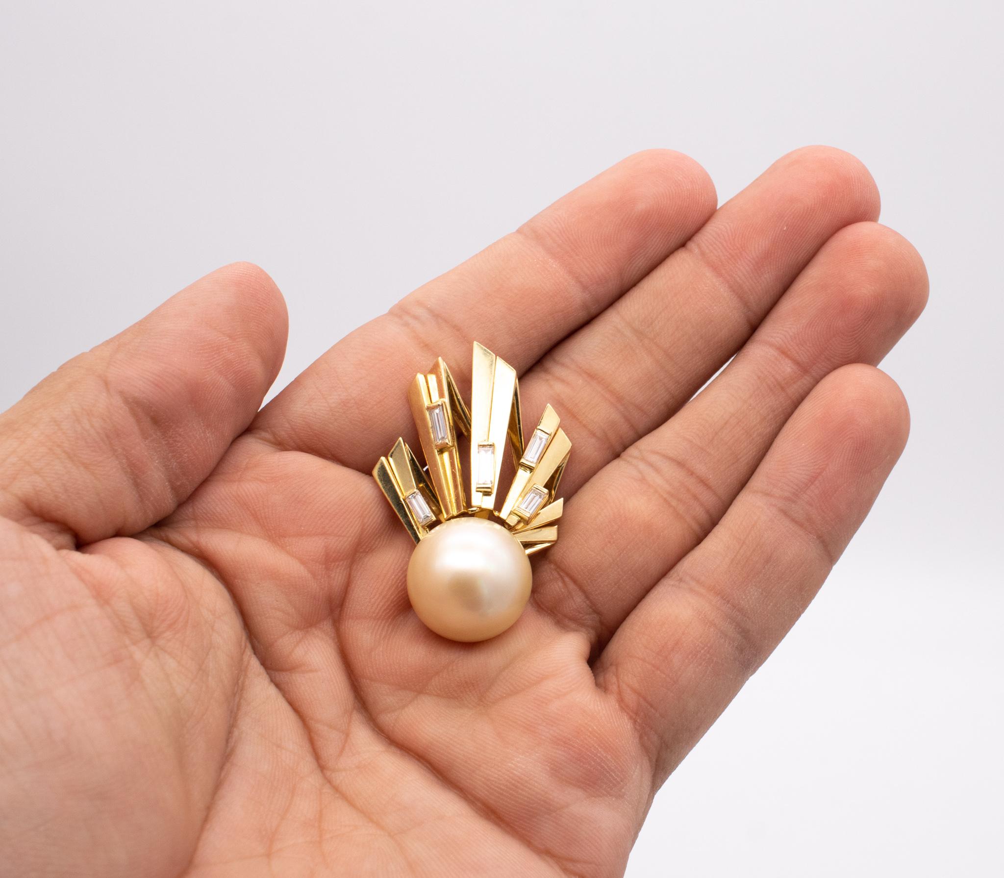 Taille baguette Pendentif géométrique français en or jaune 18 carats avec diamants VS et perles des mers du Sud en vente