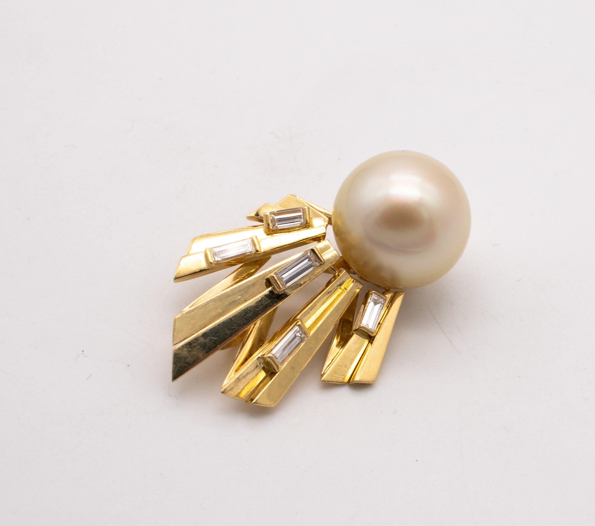French Geometric Pendant in 18Kt Yellow Gold VS Diamonds South Sea Pearl In Excellent Condition For Sale In Miami, FL