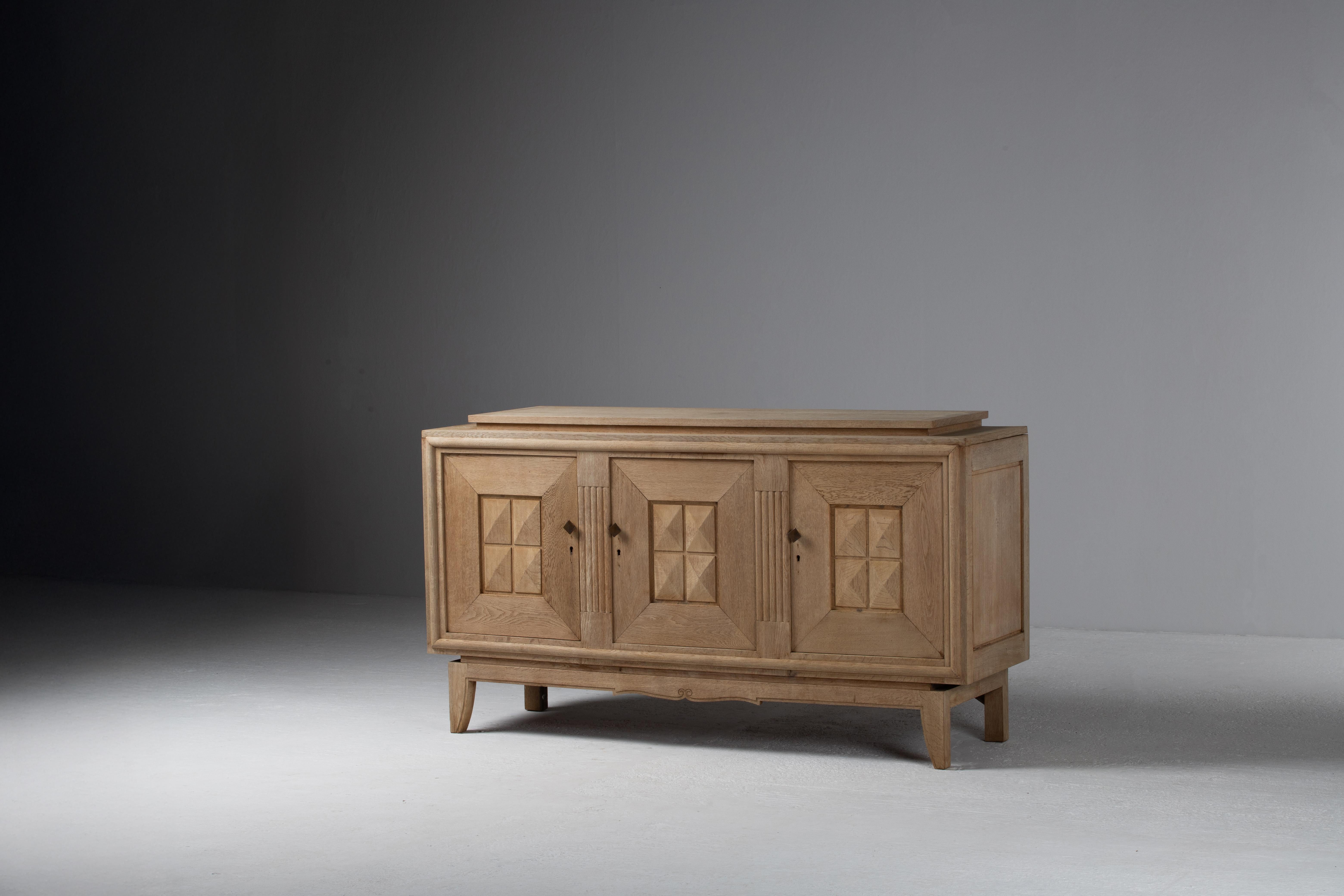French Geometric Sideboard in Bleached Oak, 1950s In Good Condition In Kaštel Sućurac, Splitsko-dalmatinska županija
