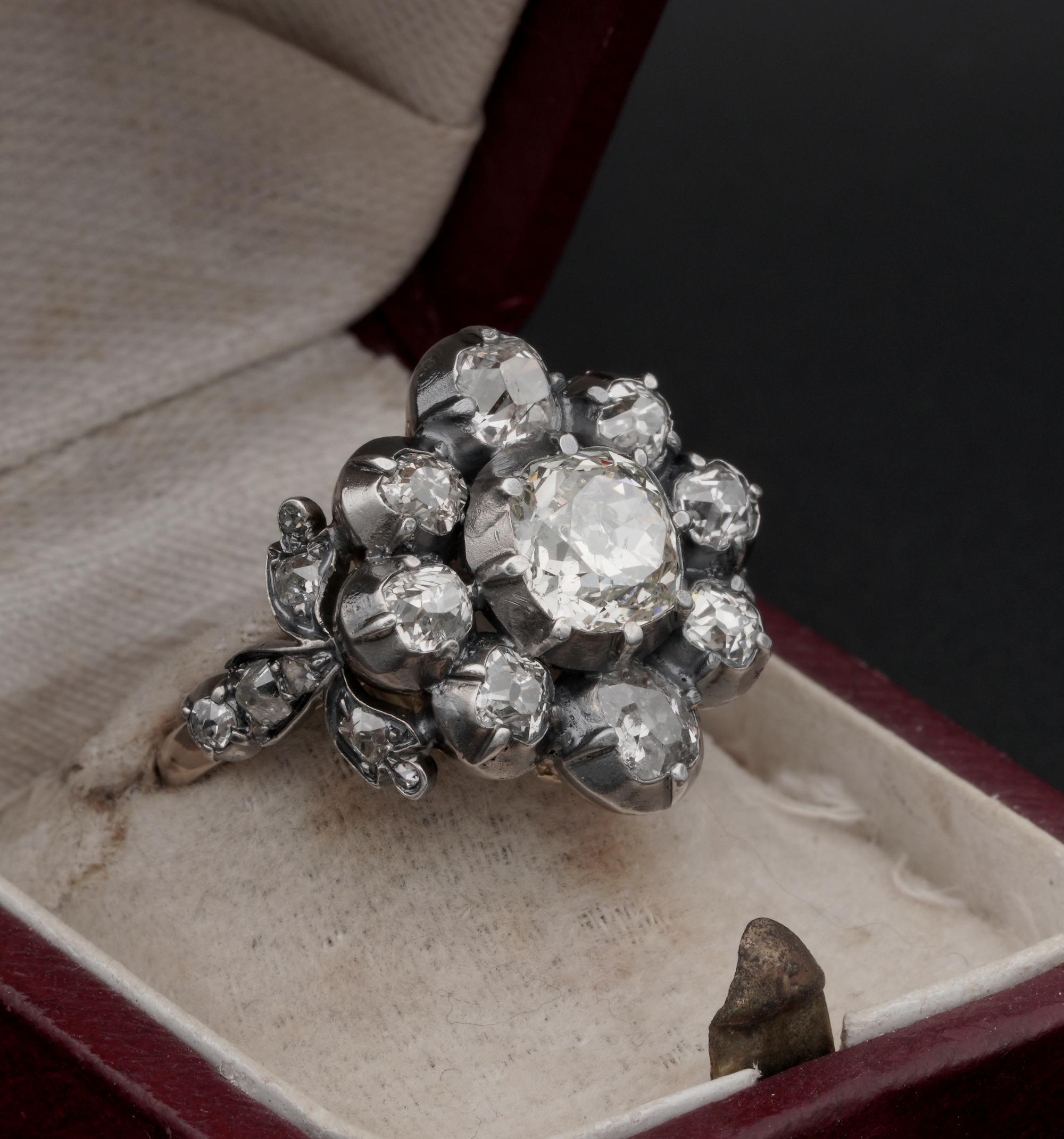 French 3.60 Carat Old Mine Diamond Important Antique Cluster Ring In Good Condition For Sale In Napoli, IT