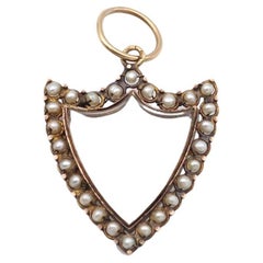 French Georgian antique shield locket in 18k gold, with natural pearl pendant
