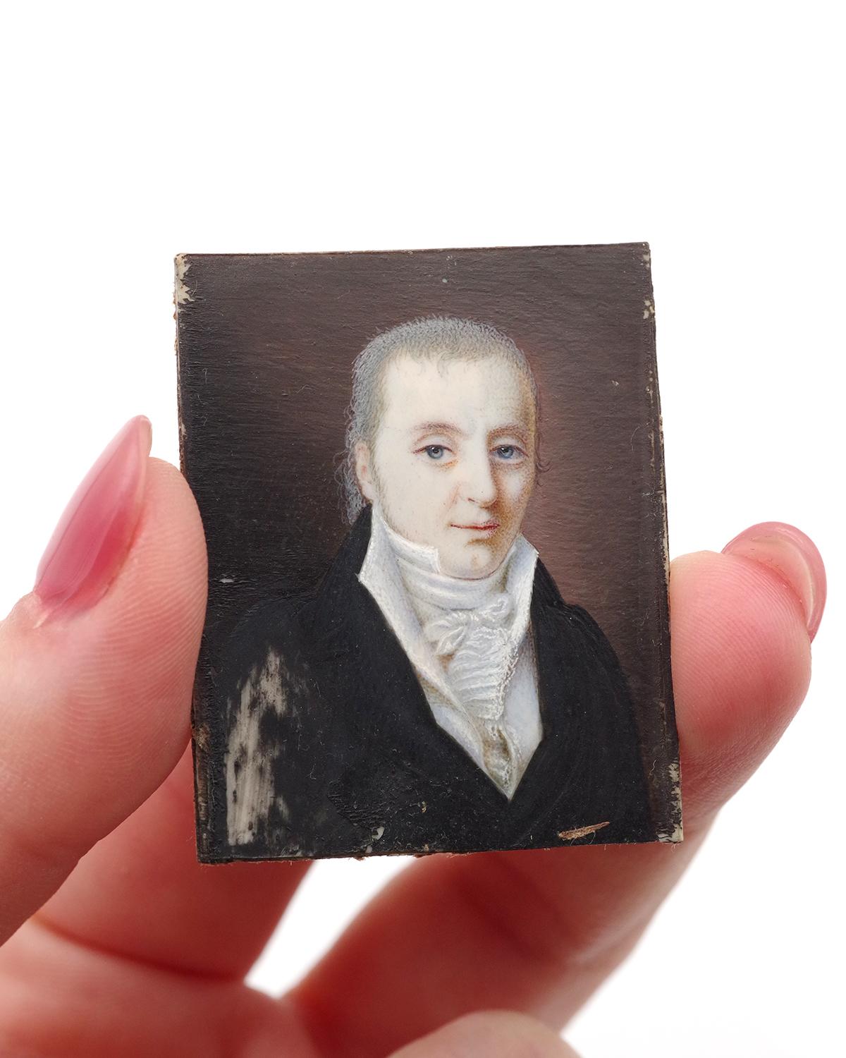 French Georgian gentleman portrait pendant padlock, Sentimental locket pendant im Zustand „Gut“ im Angebot in PARIS, FR