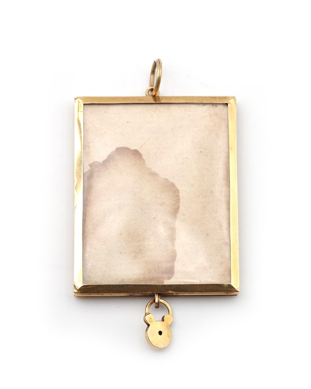 French Georgian gentleman portrait pendant padlock, Sentimental locket pendant im Angebot 1