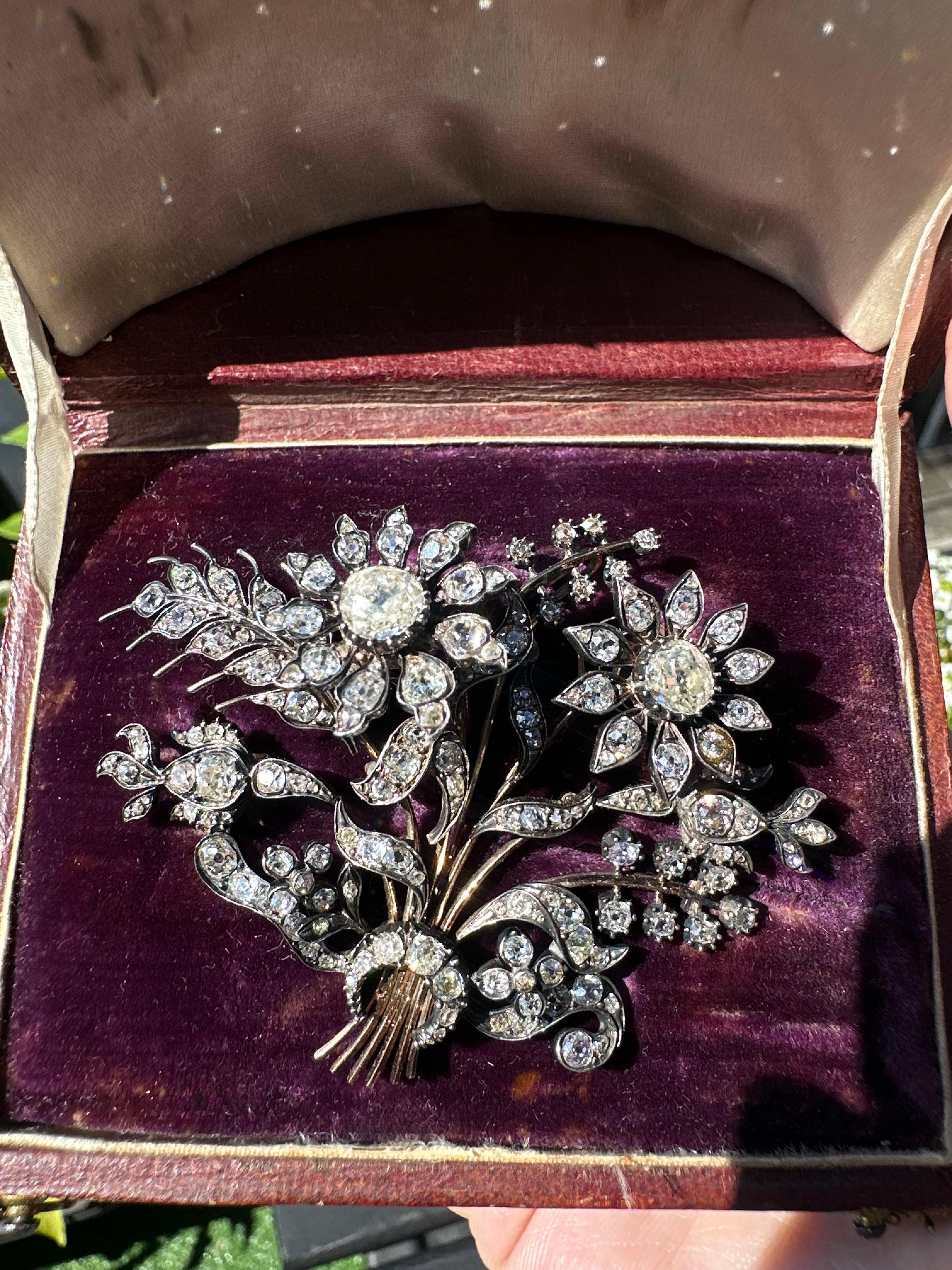 French Georgian Gold and Silver Rose Cut Diamond Flower Brooch In Good Condition For Sale In New York, NY