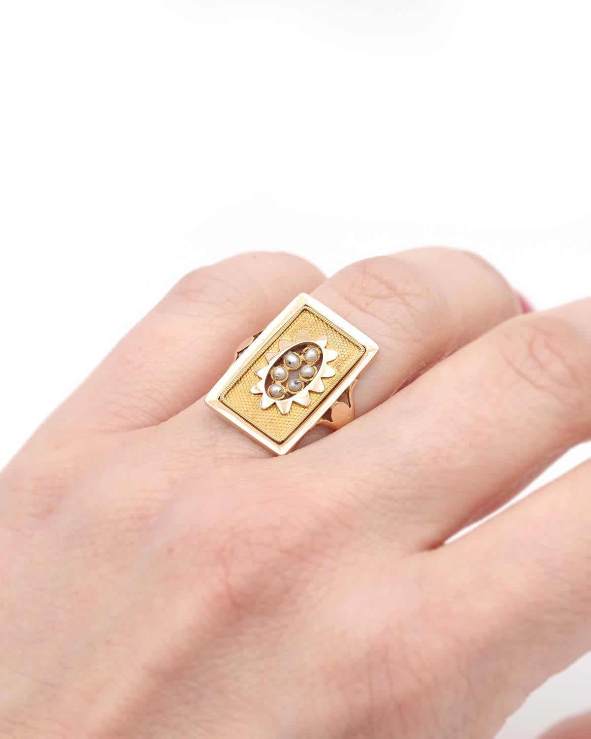 Women's French Georgian pearl ring in 18 karat gold, rectangular shape, natural pearl For Sale