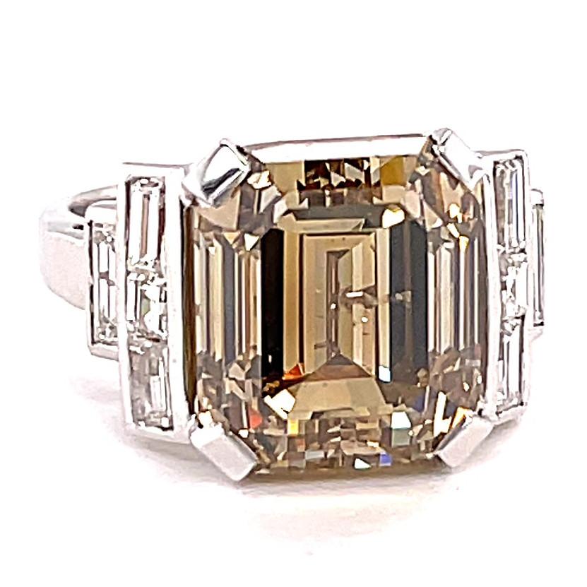 Verlobungsring aus 18 Karat Gold mit GIA 12,20 Karat gelbem Fancy-Diamant (Smaragdschliff)
