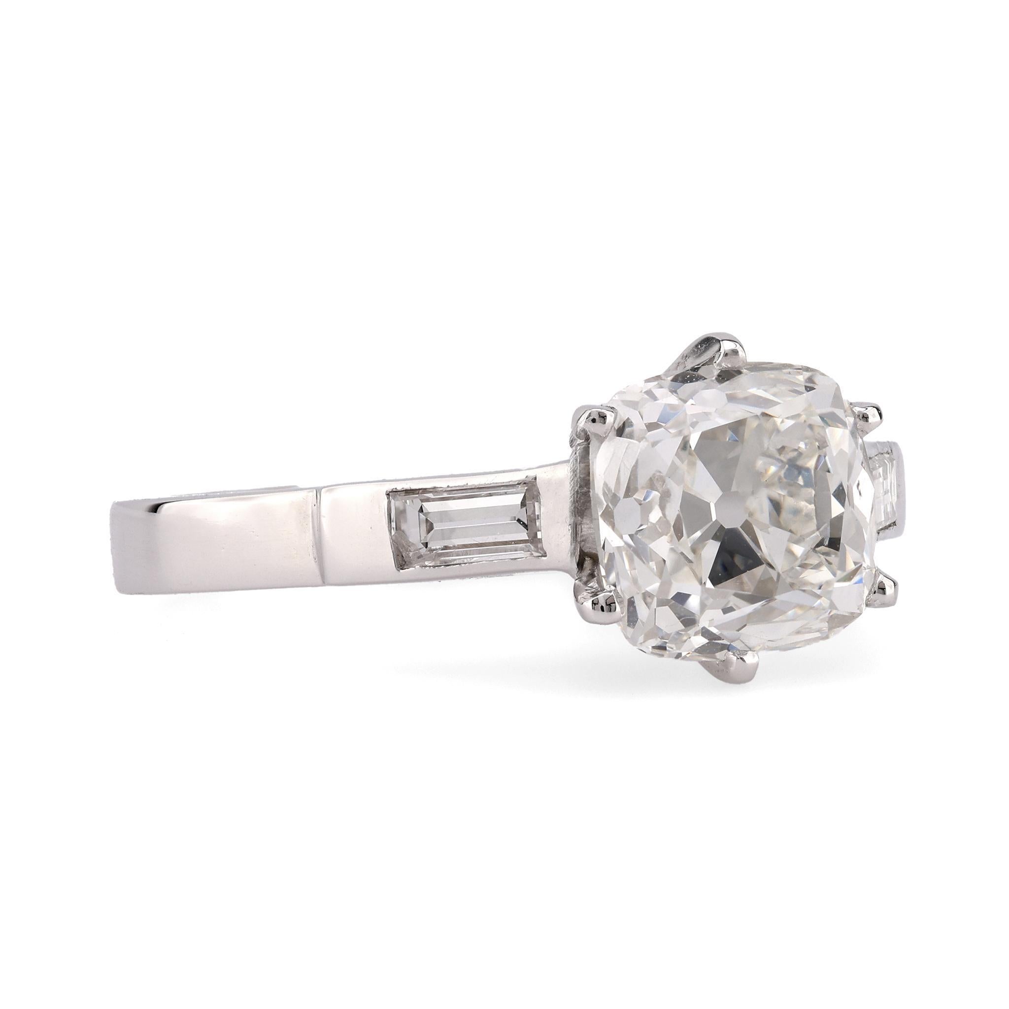 Moderno Anello di fidanzamento in platino con diamante Old Mine Cut da 2,19 carati GIA francese in vendita