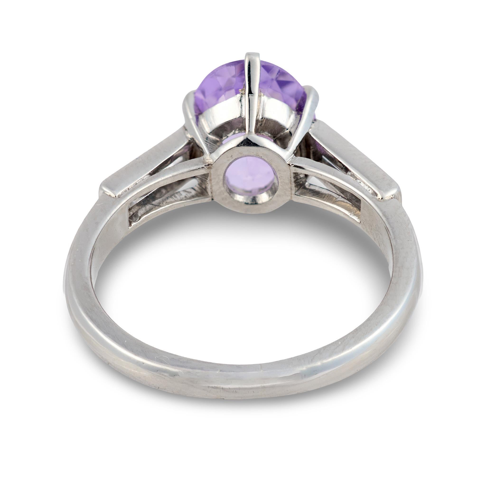 Bague en platine GIA 2.45 carats saphir violet diamant sans chaleur Bon état - En vente à Beverly Hills, CA