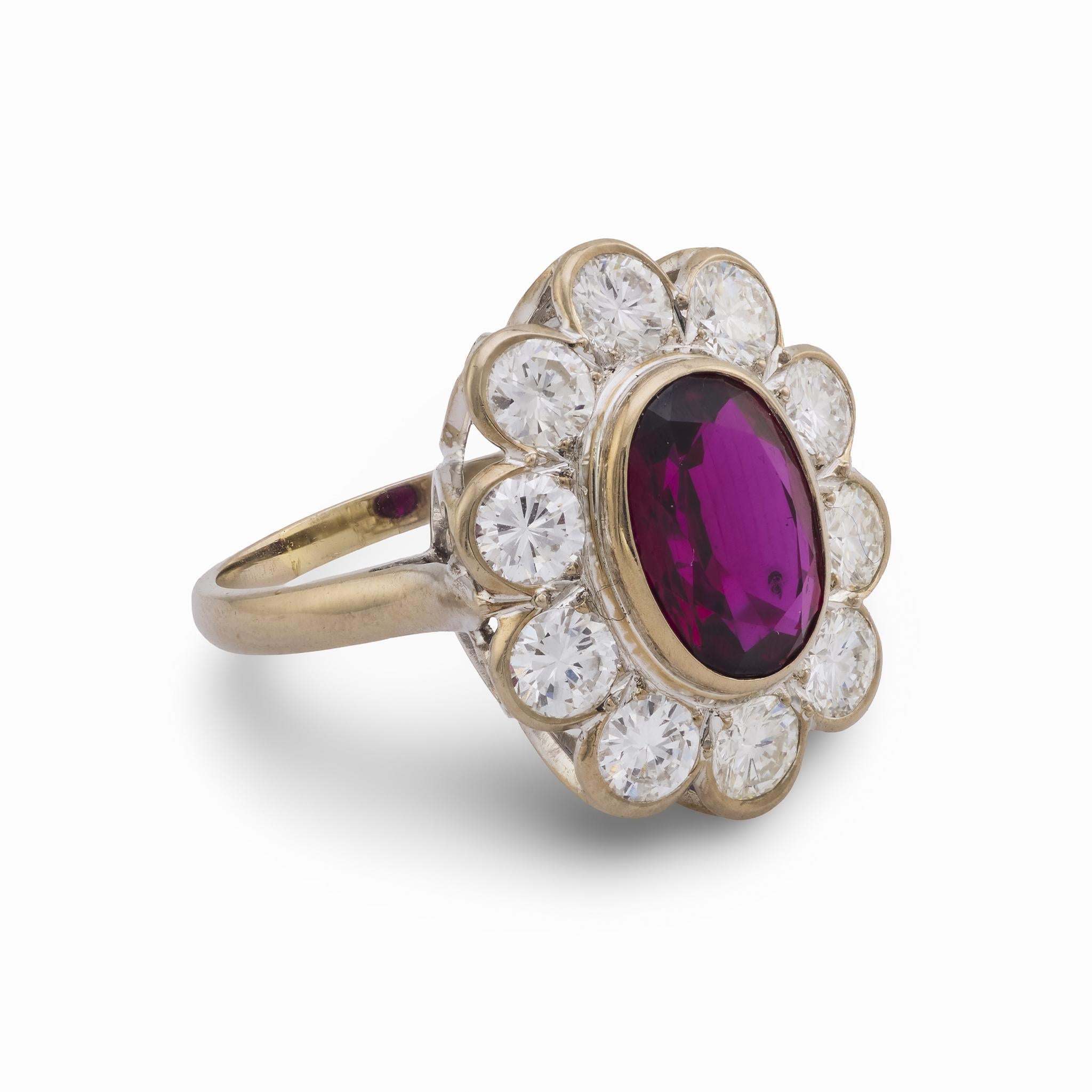 Anello a grappolo in oro bianco 18 carati con rubino senza calore GIA francese da 3 carati In condizioni buone in vendita a Beverly Hills, CA