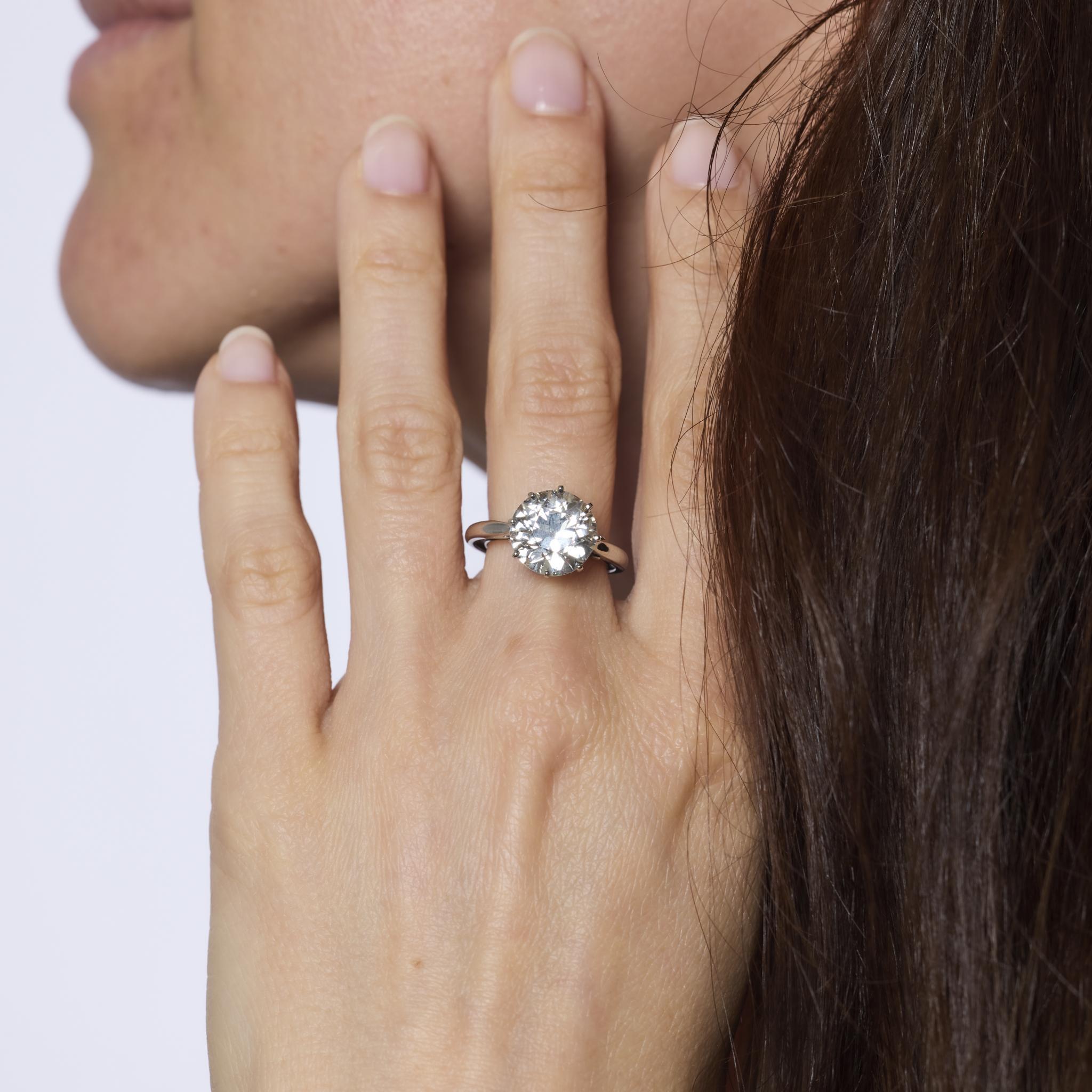 Verlobungsring aus 18 Karat Weißgold mit GIA 4,13 Karat Diamant im alten europäischen Schliff und Diamantschliff (Alteuropäischer Schliff) im Angebot