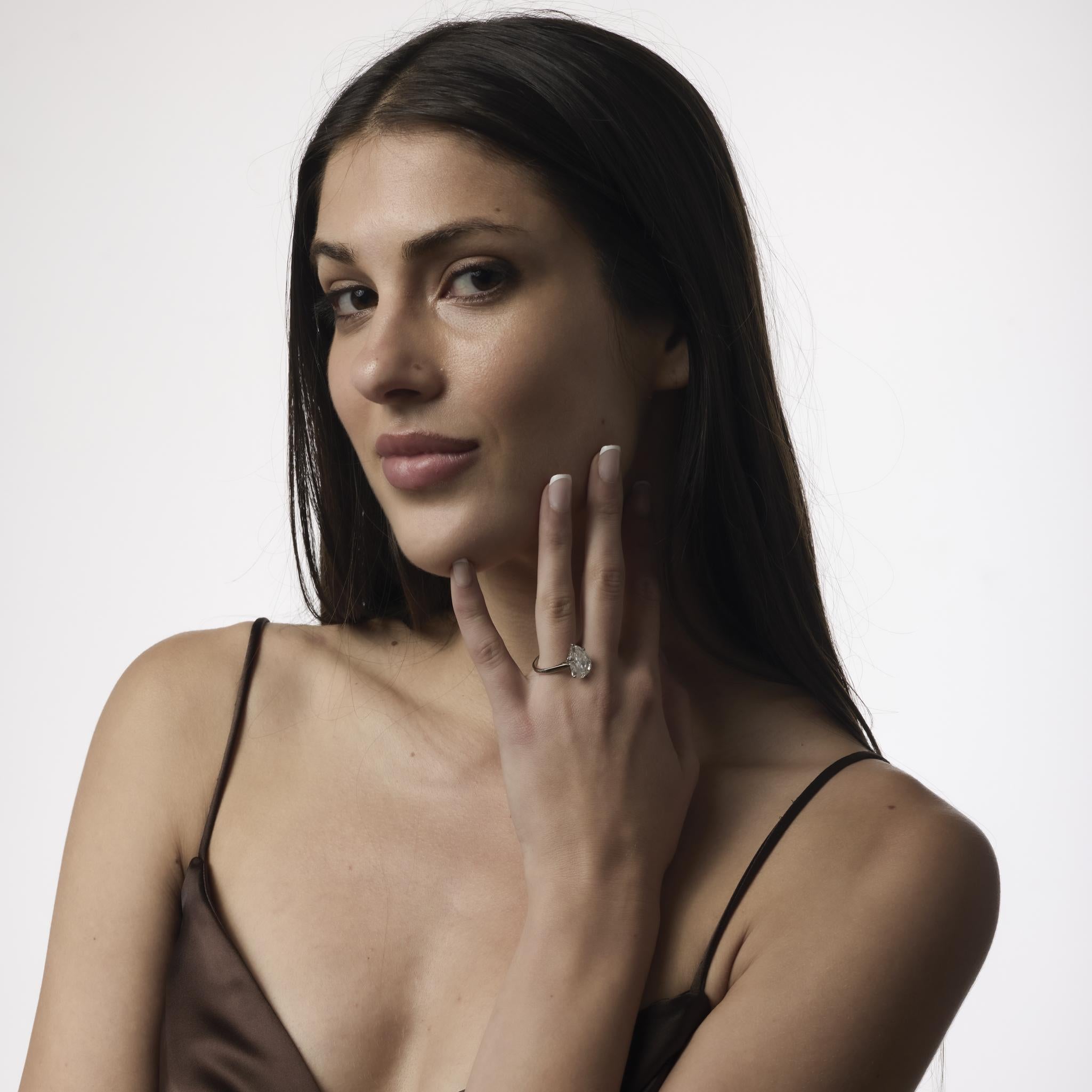 Donna Anello di fidanzamento in oro bianco 18k con diamante a forma di pera da 5,51 carati GIA francese in vendita