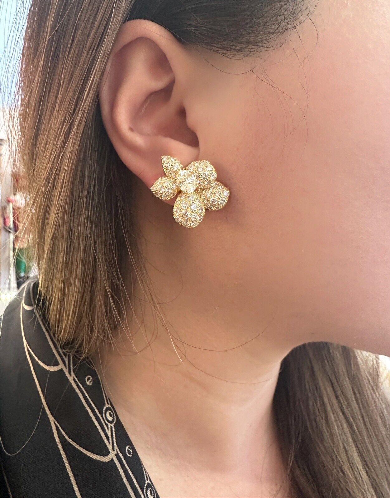 Women's French GIA Pavé Diamond Asymmetrical Flower Earrings in 18k Yellow Gold For Sale