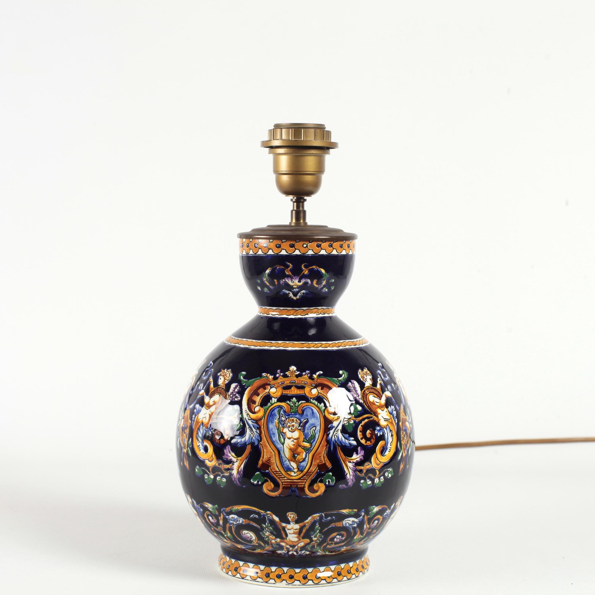 Néo-Renaissance Lampe de table française de la Renaissance Gien peinte à la main en vente