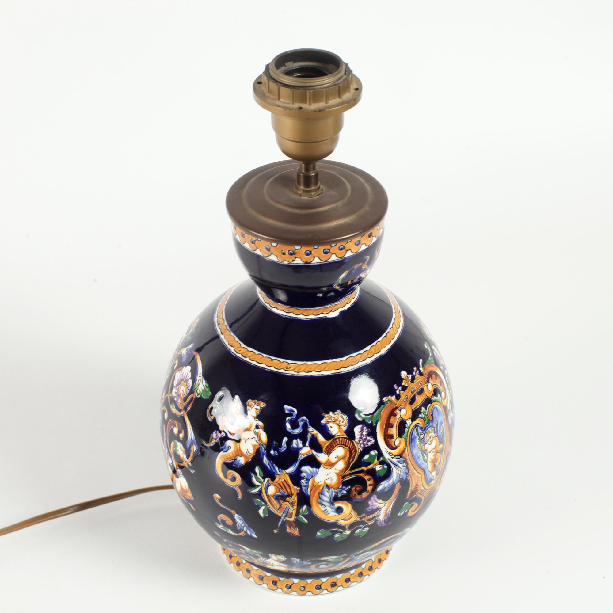 Fin du 20e siècle Lampe de table française de la Renaissance Gien peinte à la main en vente