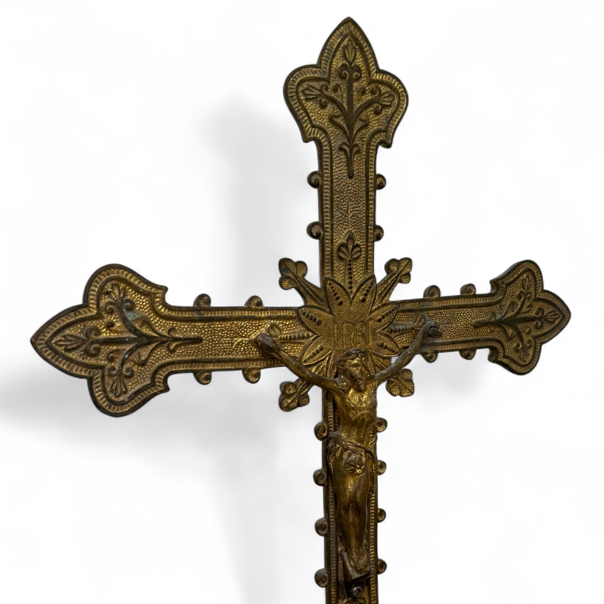 French Gilded Bronze Altar Crucifix, 19th Century For Sale 1