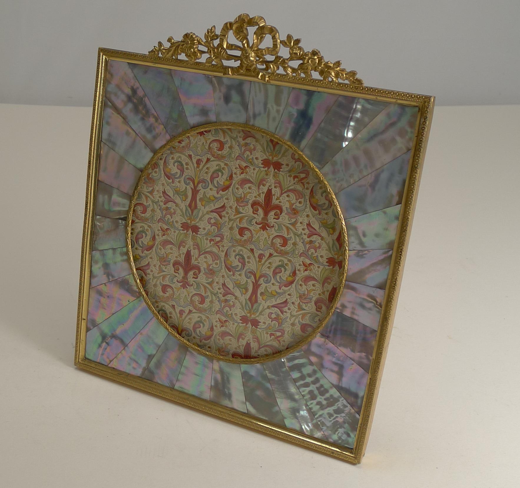 Late Victorian French Gilded Bronze and Mother of Pearl Photograph Frame, circa 1890