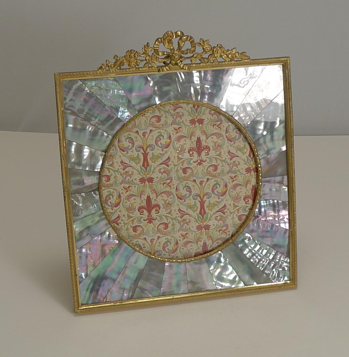 French Gilded Bronze and Mother of Pearl Photograph Frame, circa 1890 1