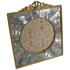 Französischer Fotorahmen aus vergoldeter Bronze und Perlmutt, um 1890