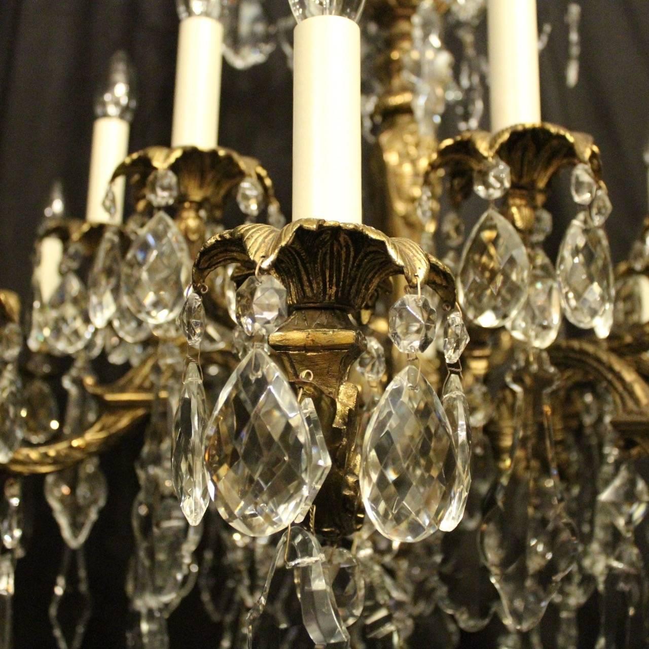 French Gilded Bronze and Crystal Sixteen-Light Antique Chandelier For Sale 3