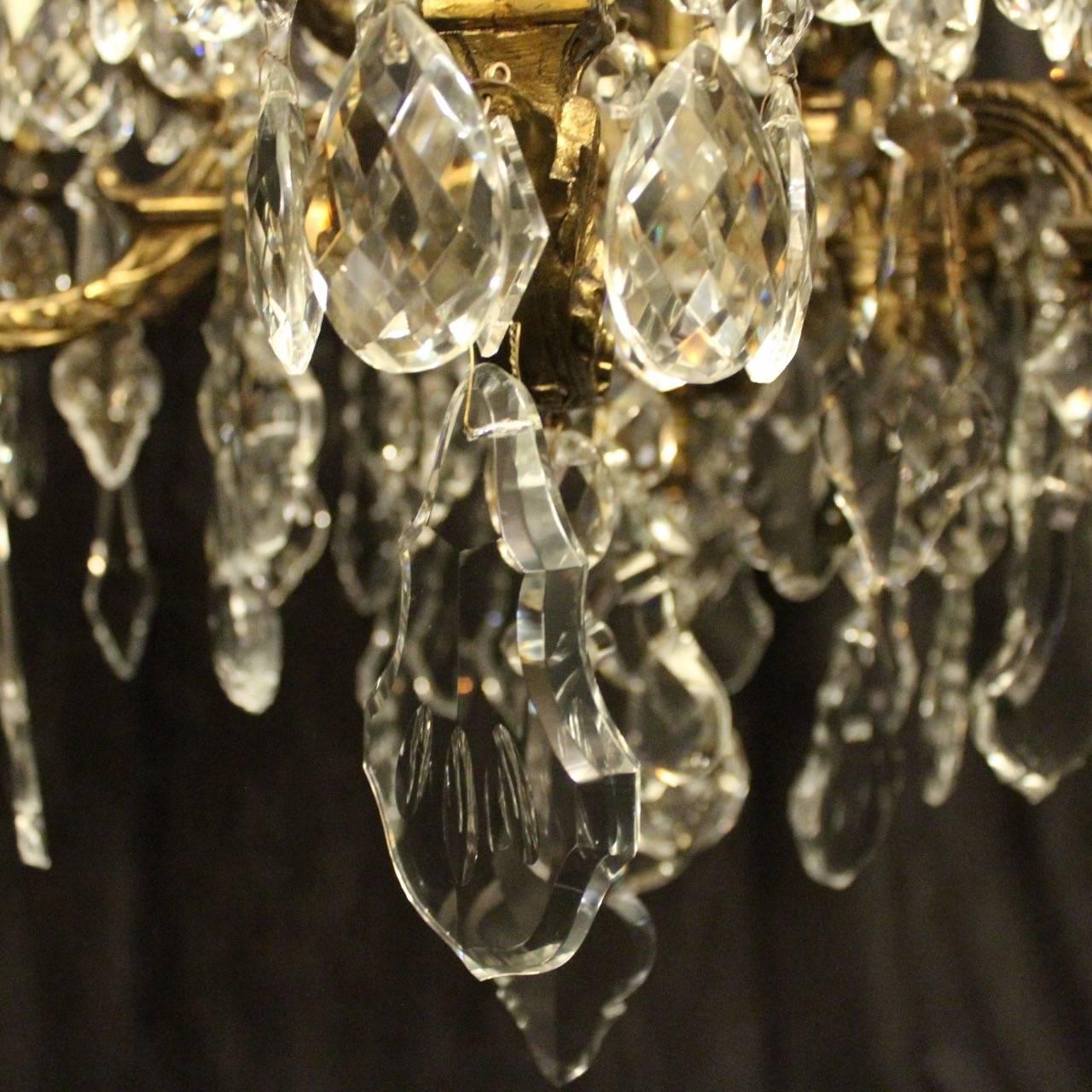 French Gilded Bronze and Crystal Sixteen-Light Antique Chandelier For Sale 4