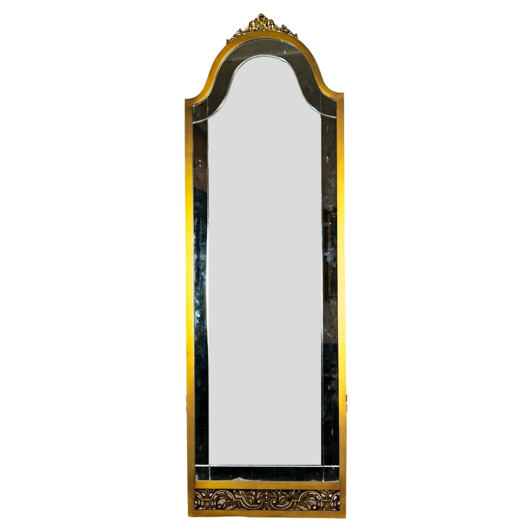 Miroir en bronze doré au sol, 20e siècle