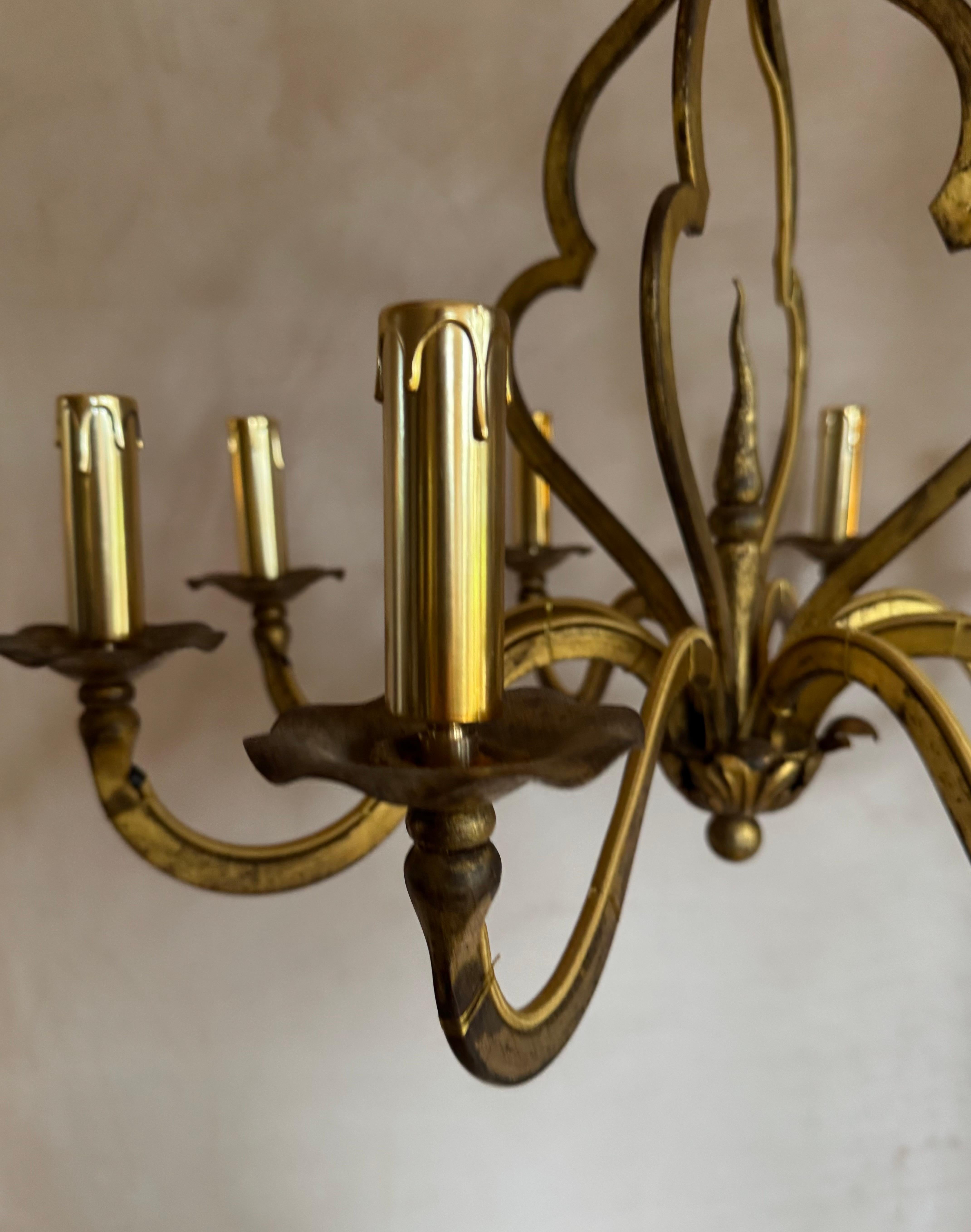 Lampadario francese in ferro dorato della Maison Ramsay In condizioni buone in vendita a London, GB
